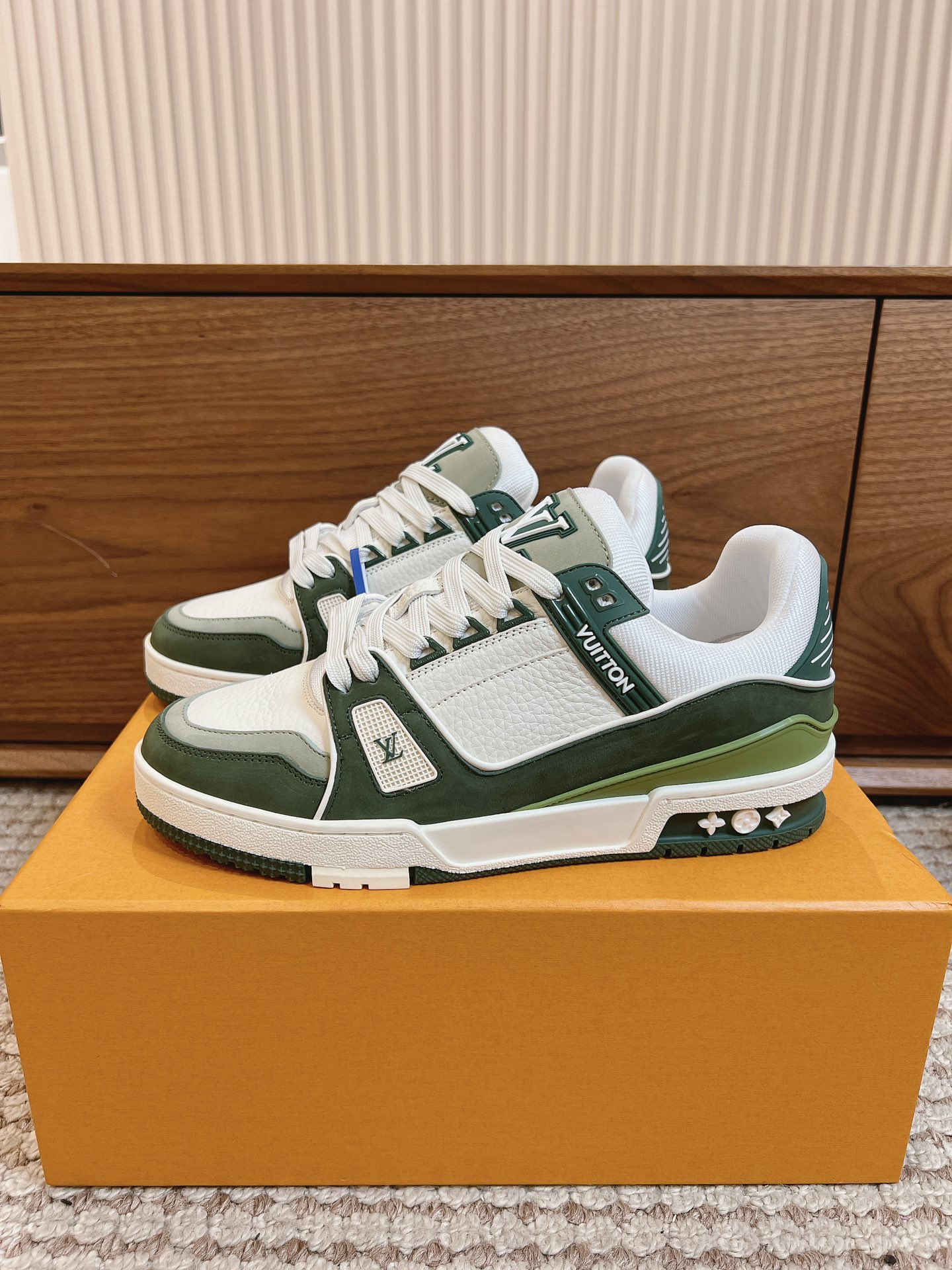 Men's shoes
