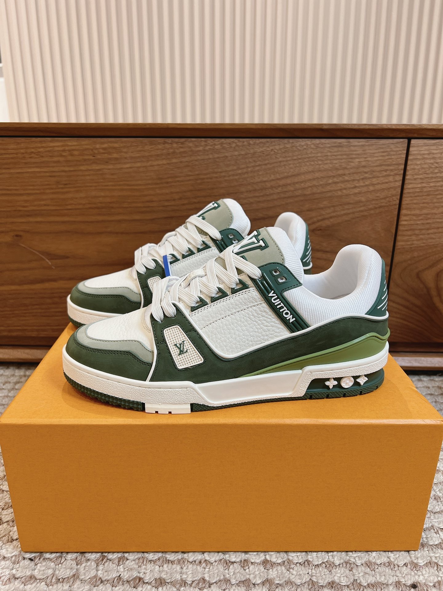 Men's shoes