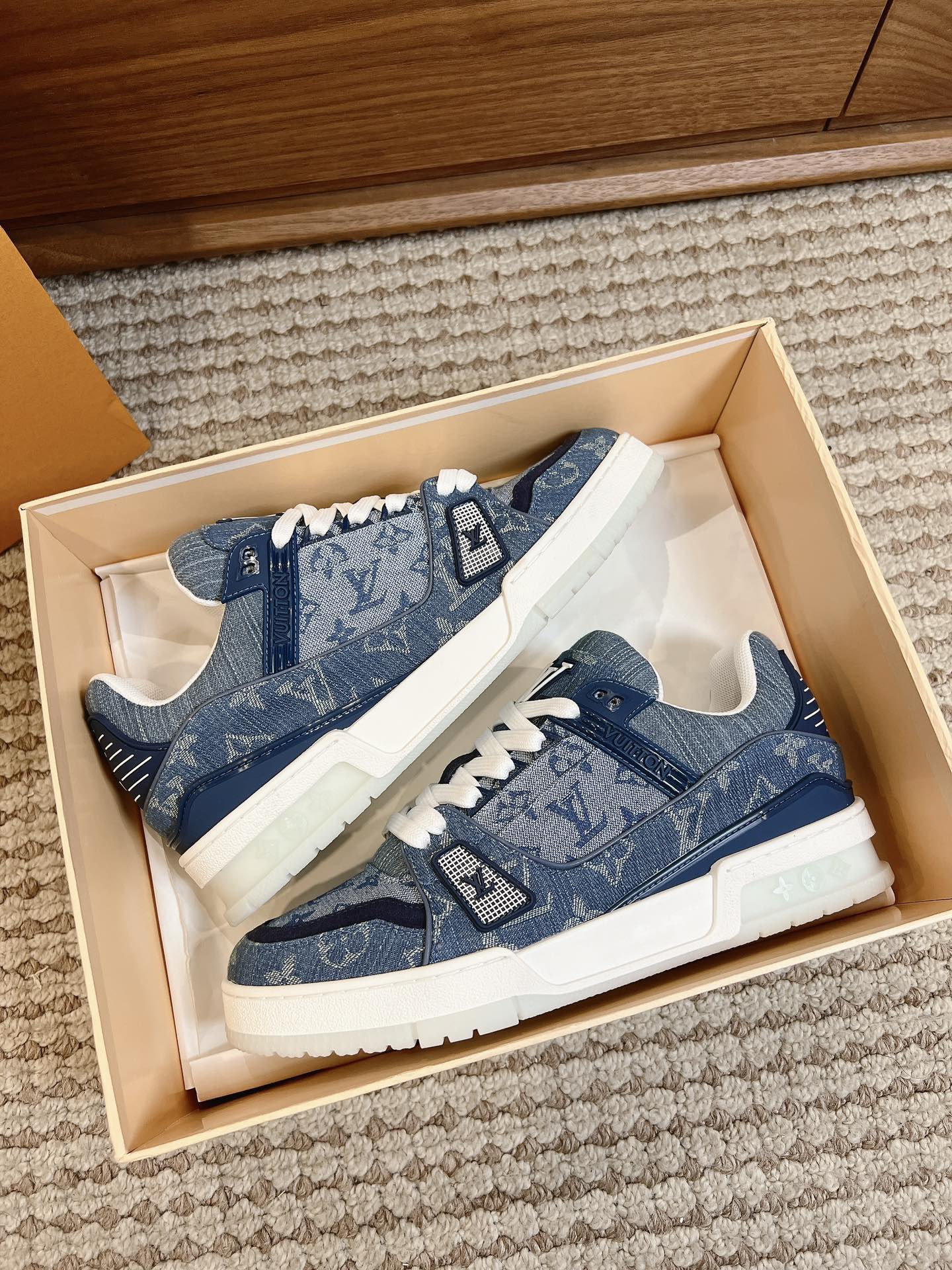 Men's shoes