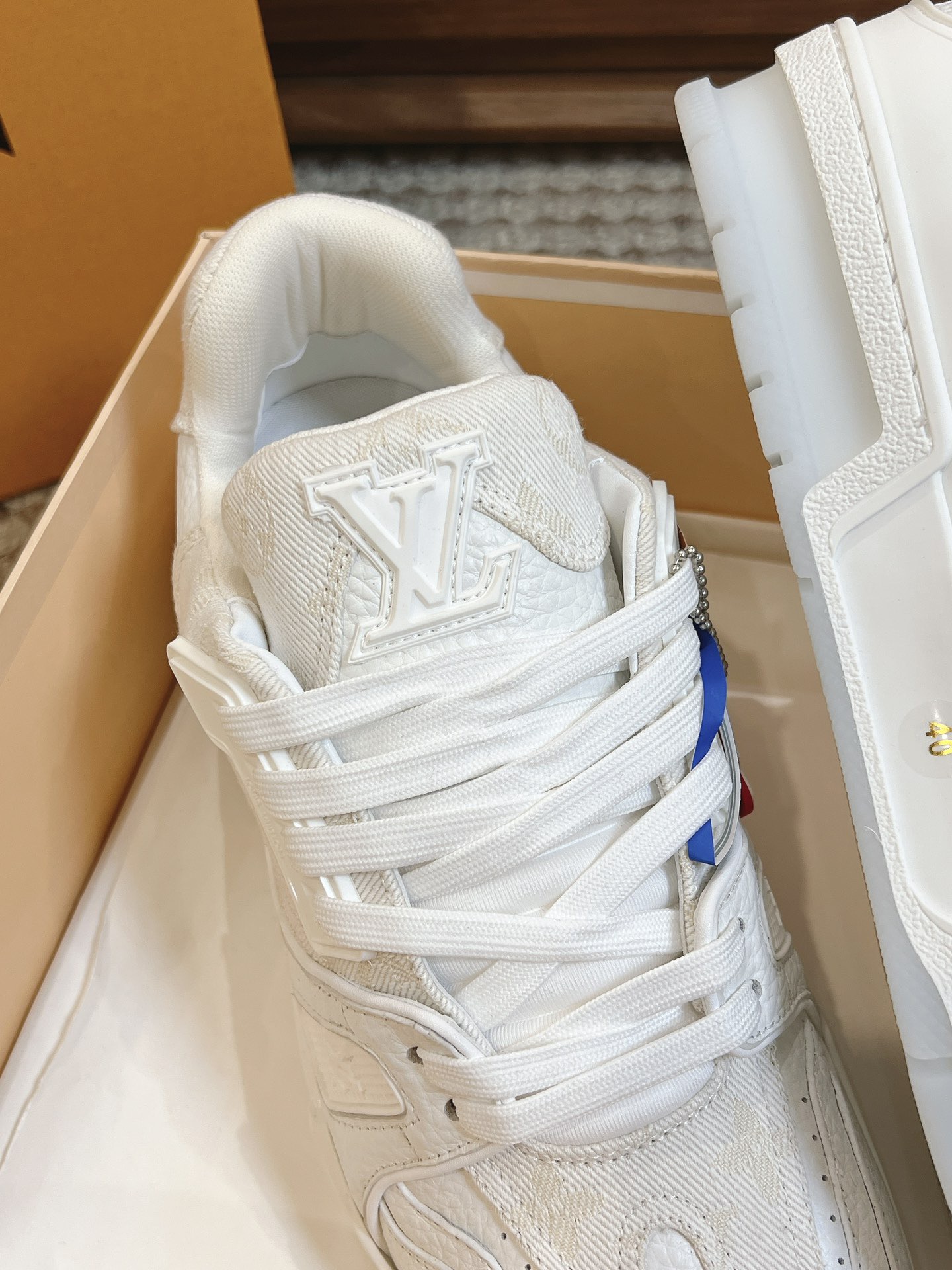 Men's shoes