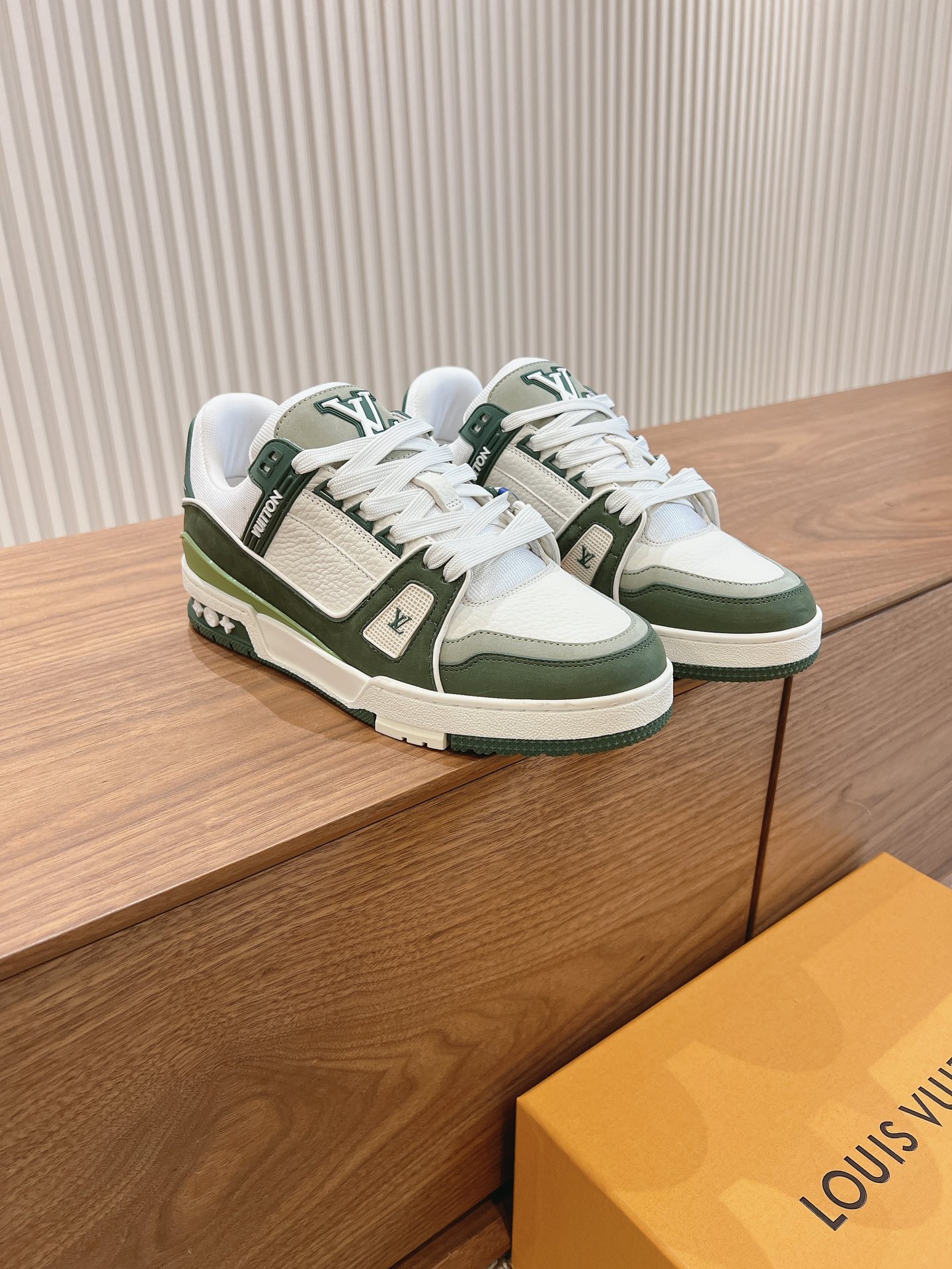 Men's shoes