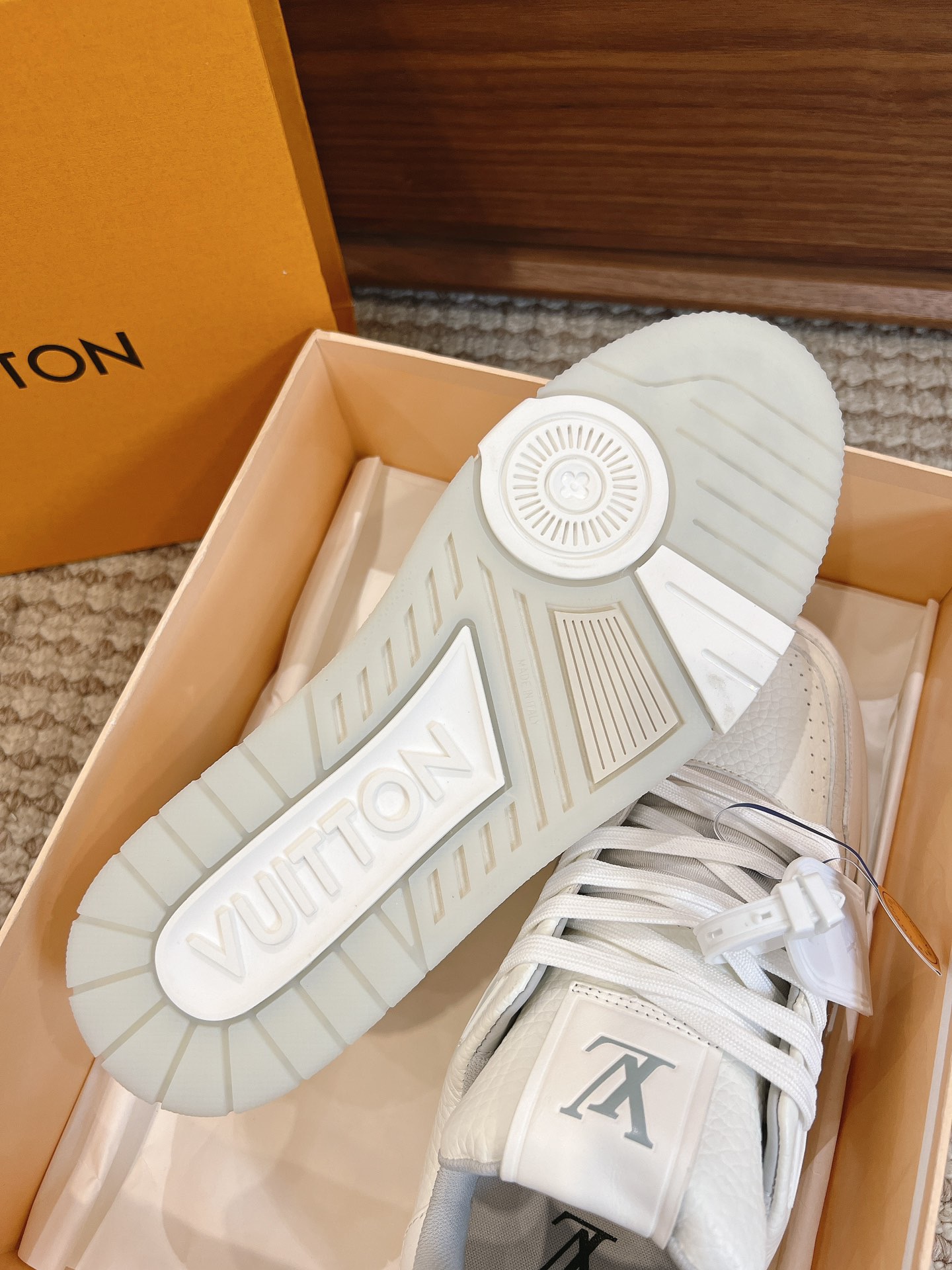 Men's shoes
