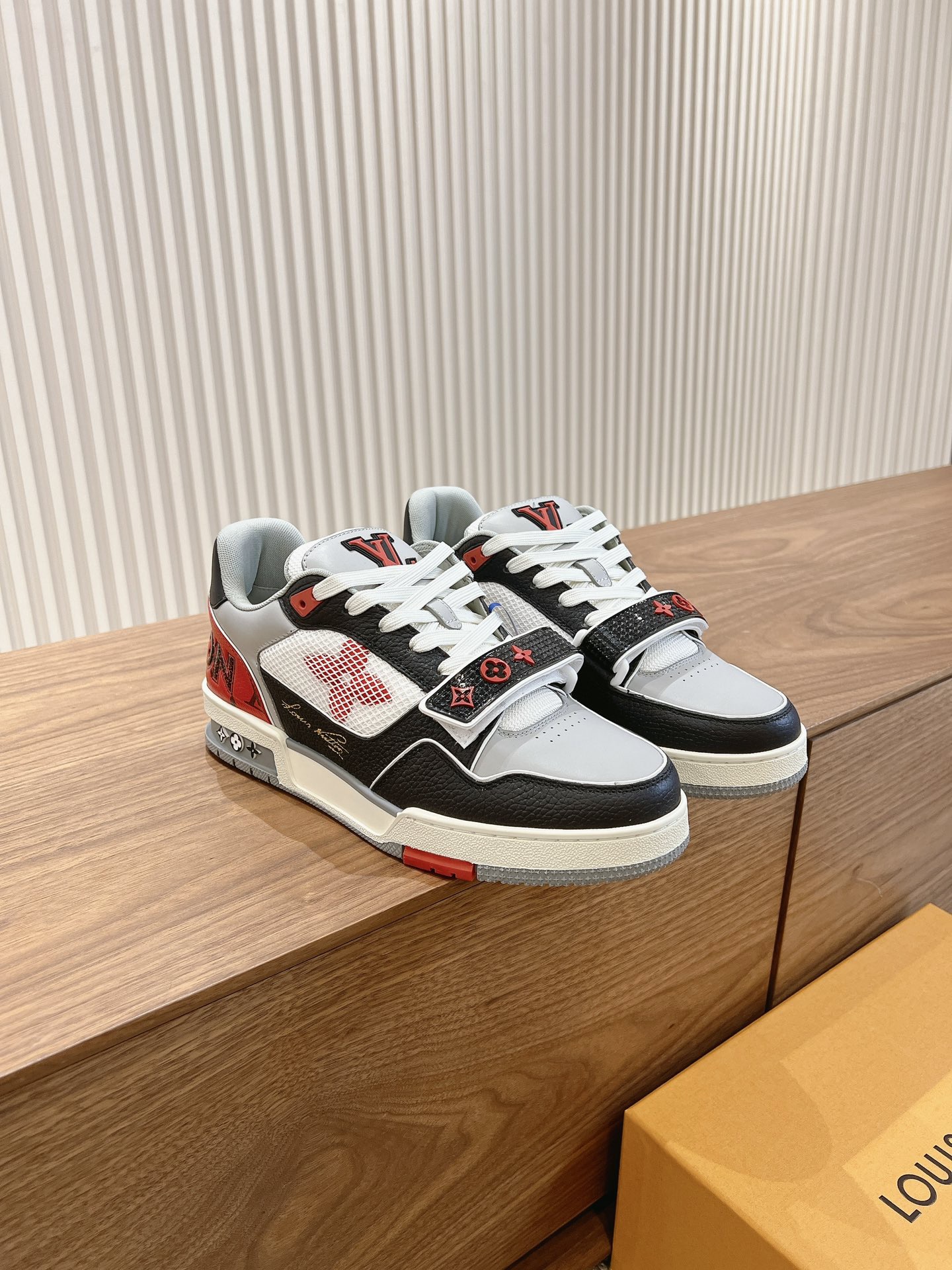 Men's shoes