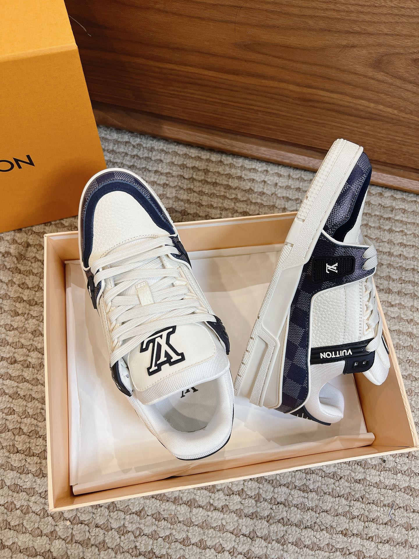 Men's shoes