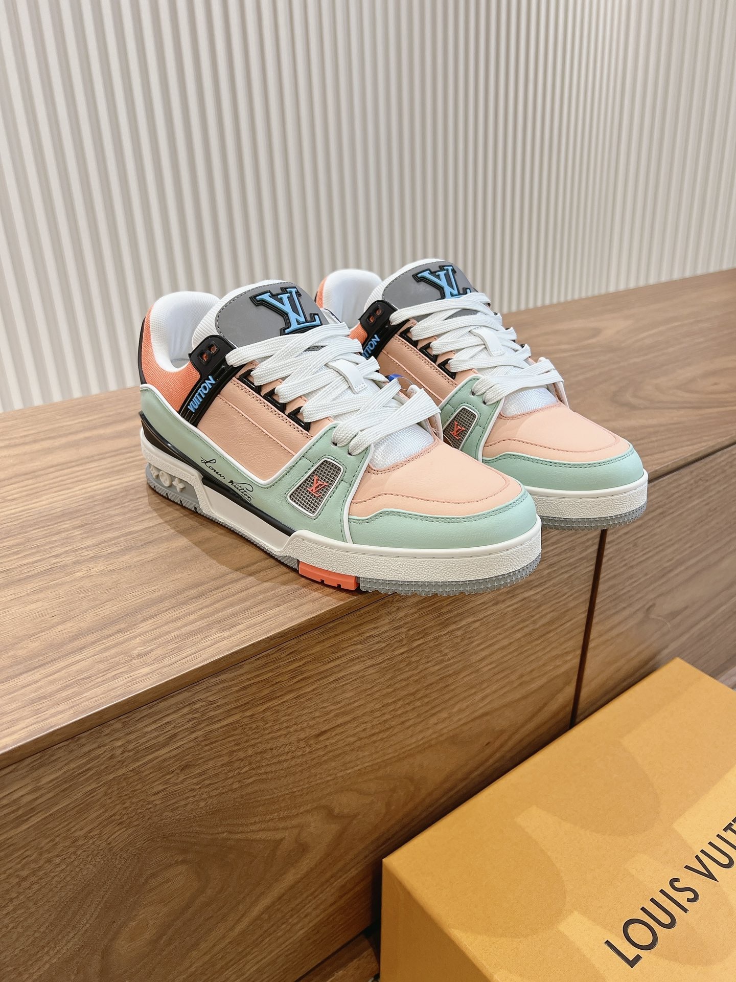 Men's shoes