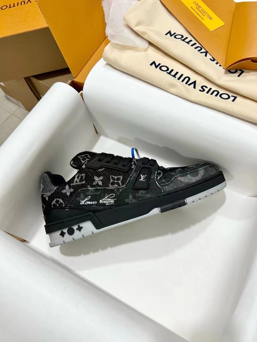 Men's shoes