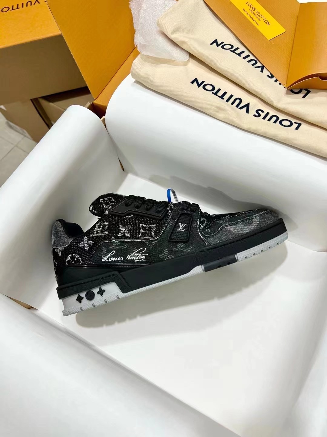 Men's shoes