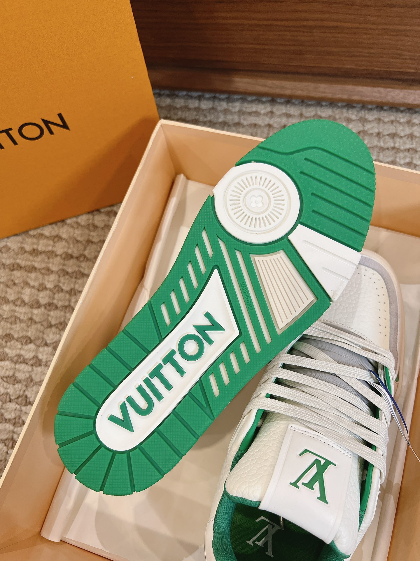 Men's shoes