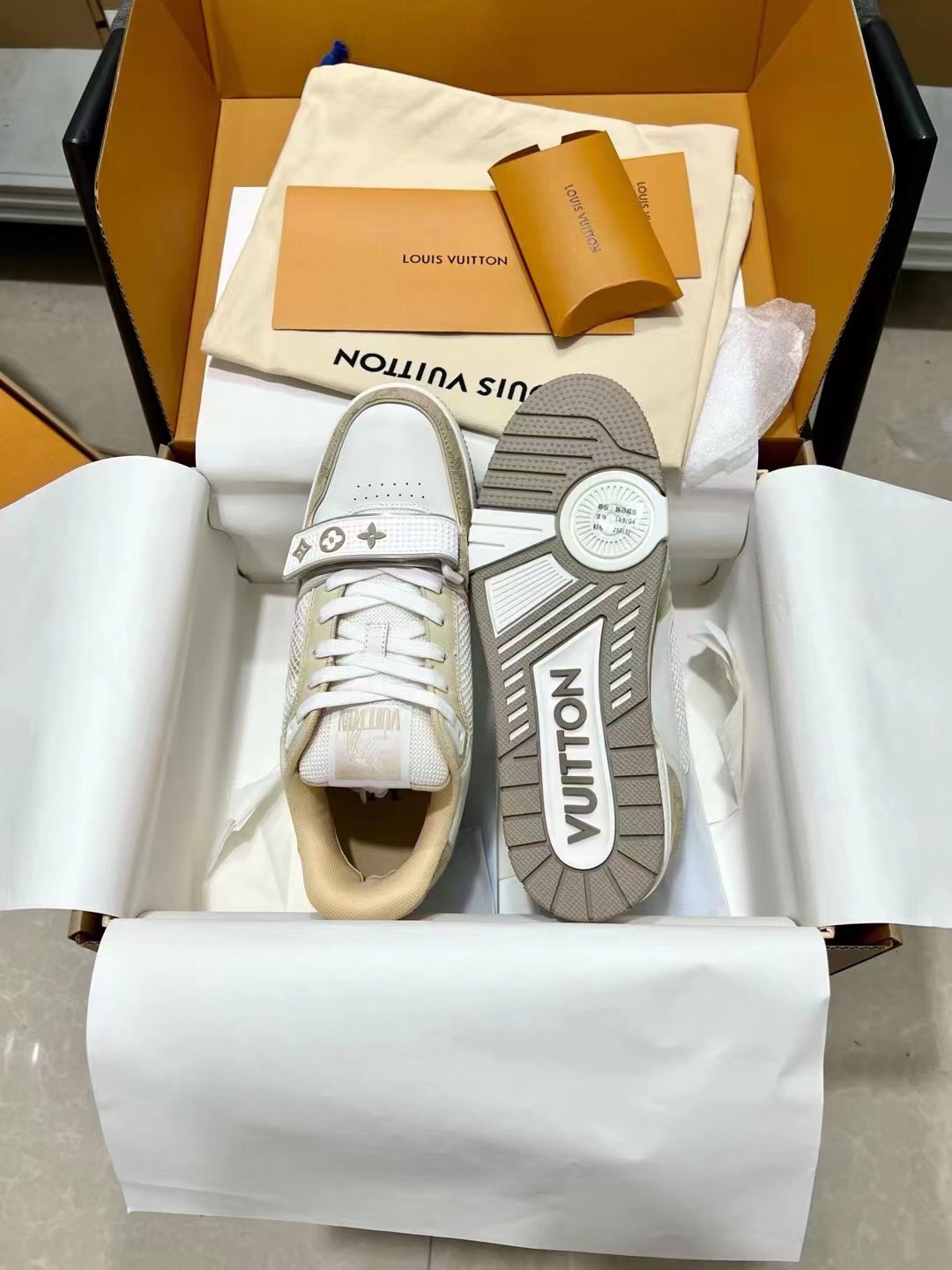 Men's shoes