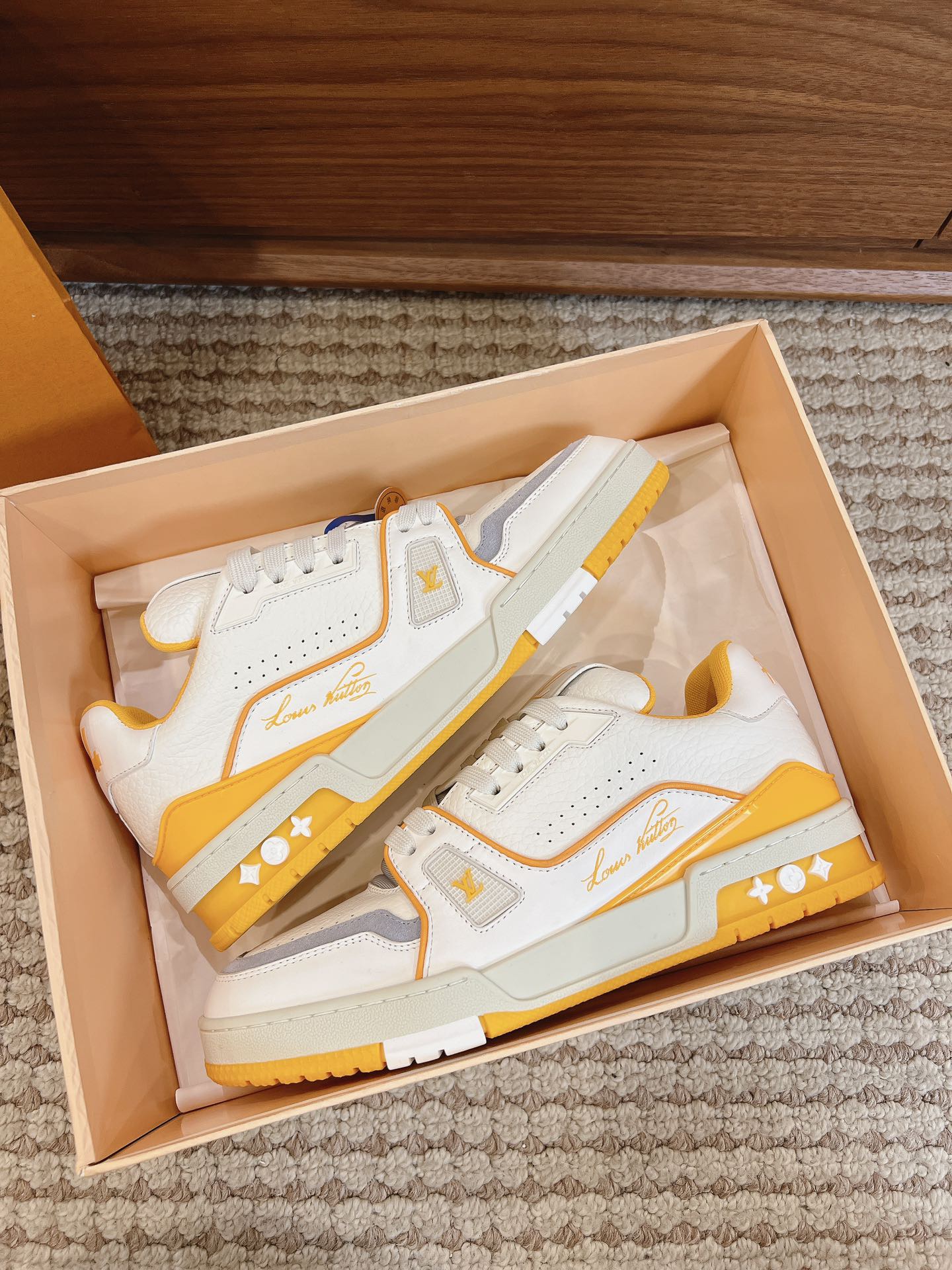 Men's shoes