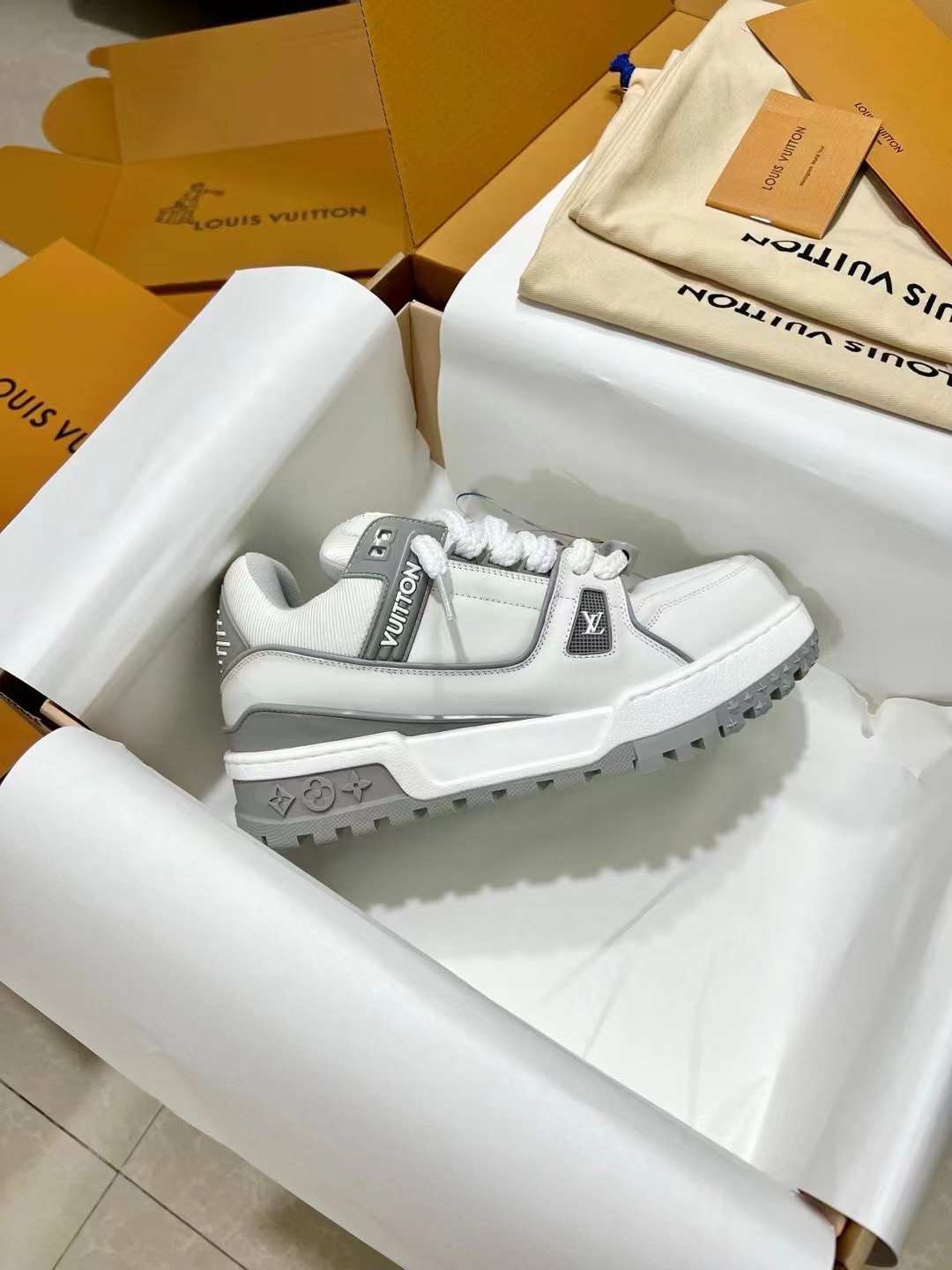 Men's shoes