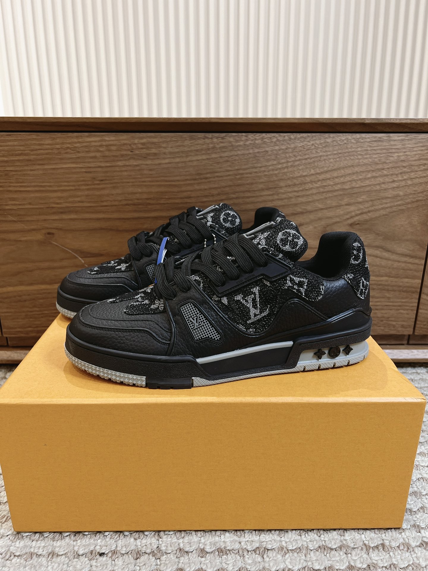 Men's shoes
