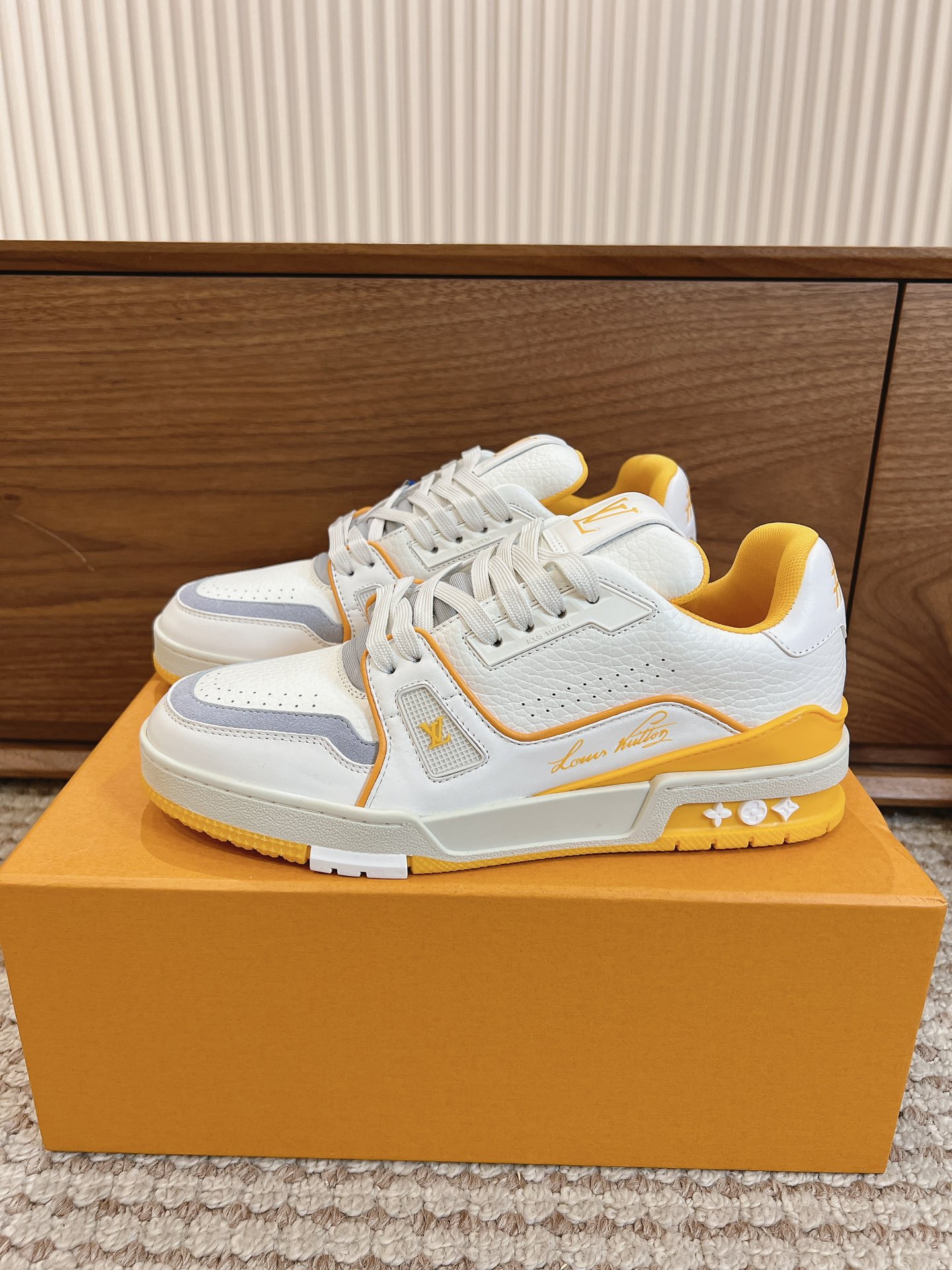 Men's shoes