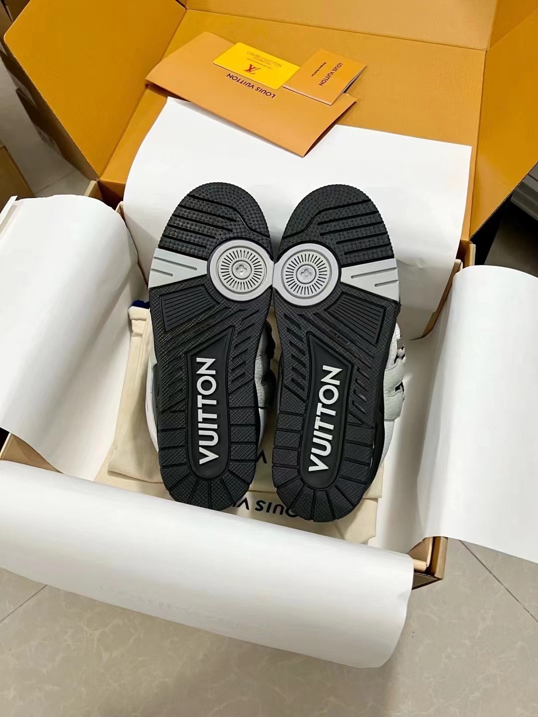Men's shoes