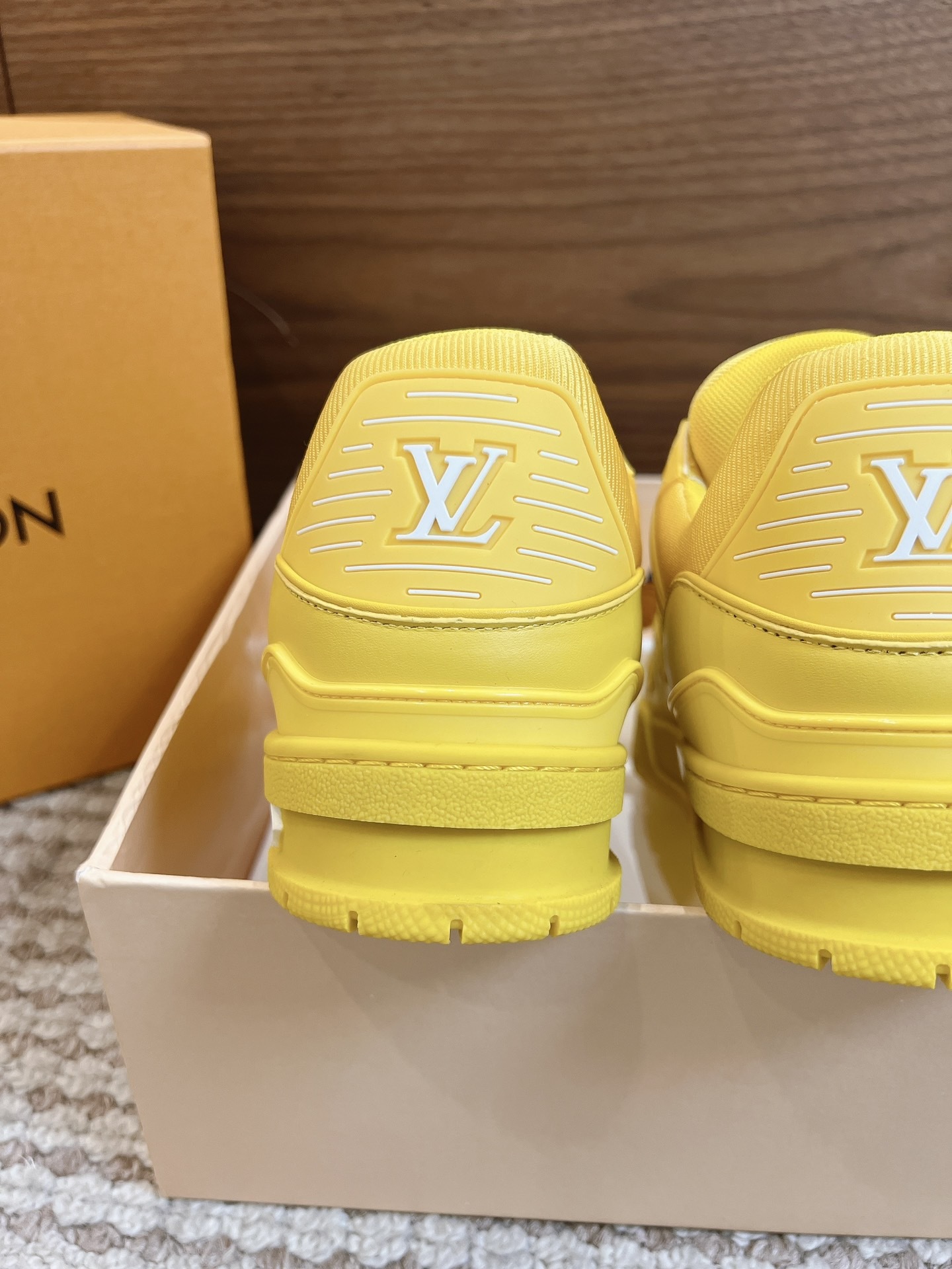 Men's shoes