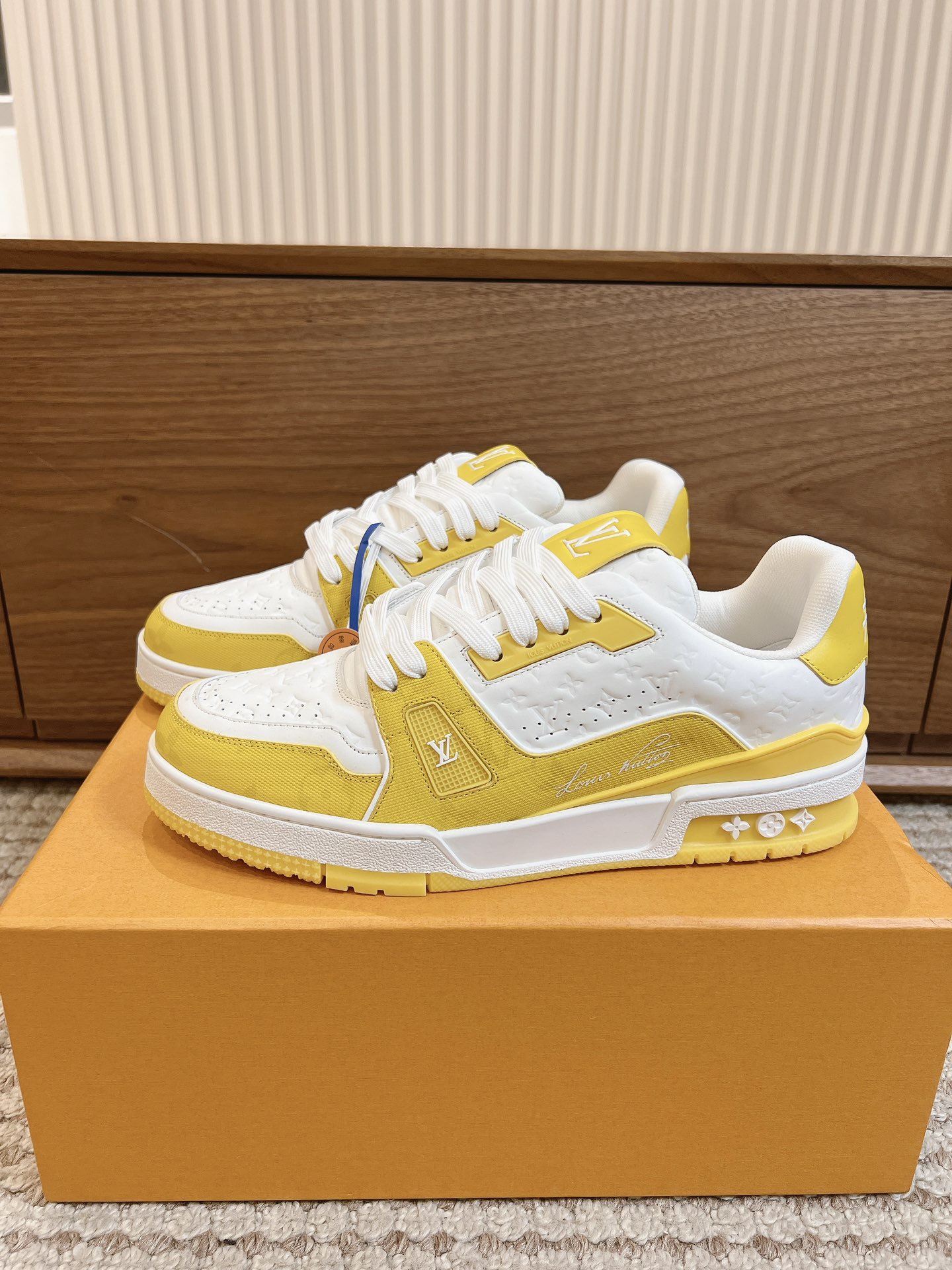 Men's shoes