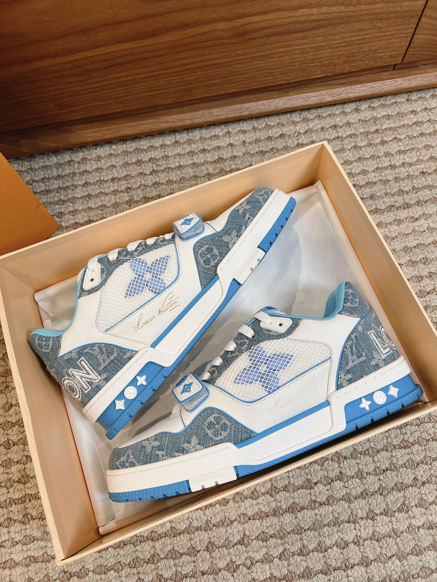 Men's shoes