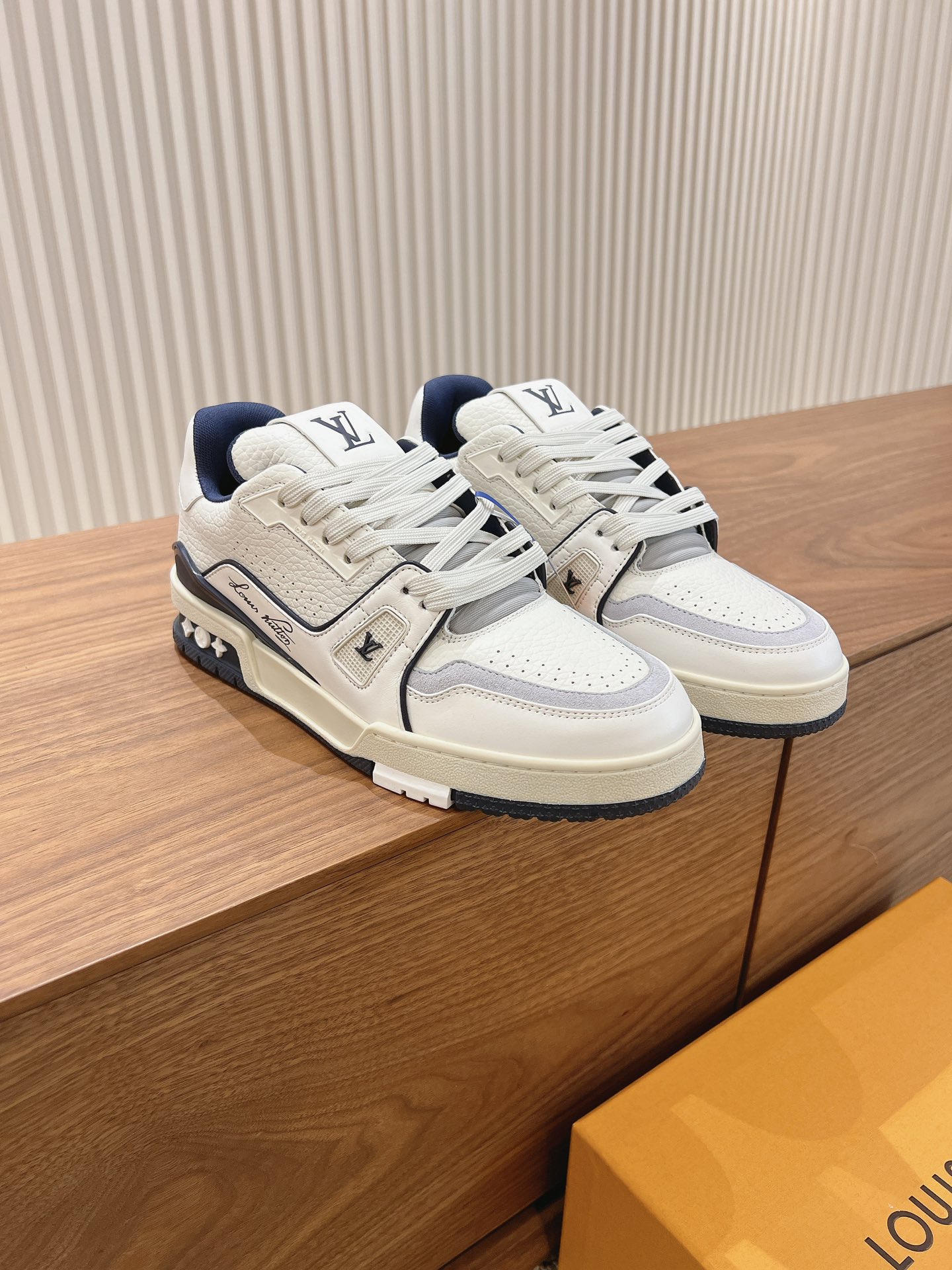 Men's shoes