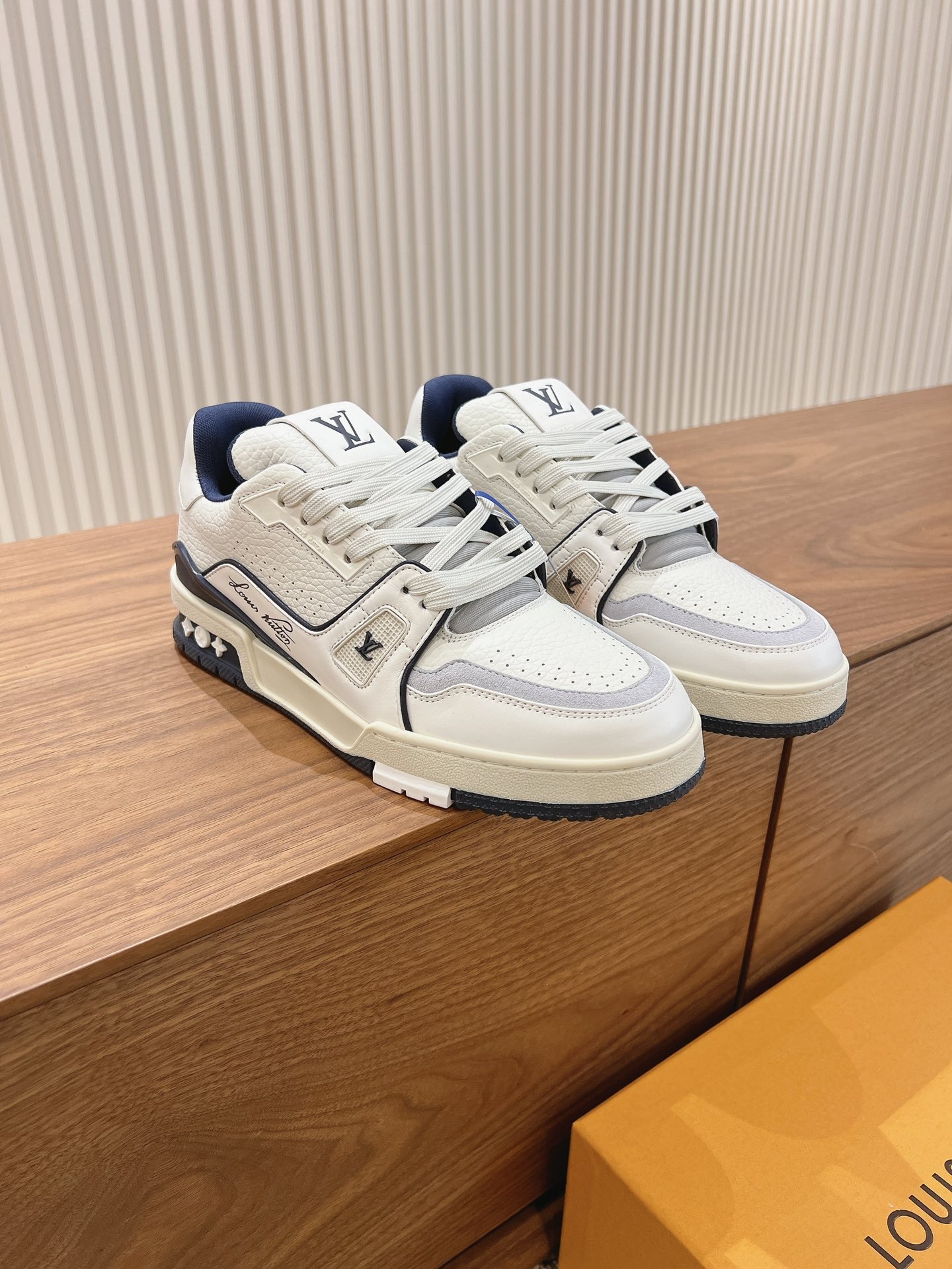 Men's shoes