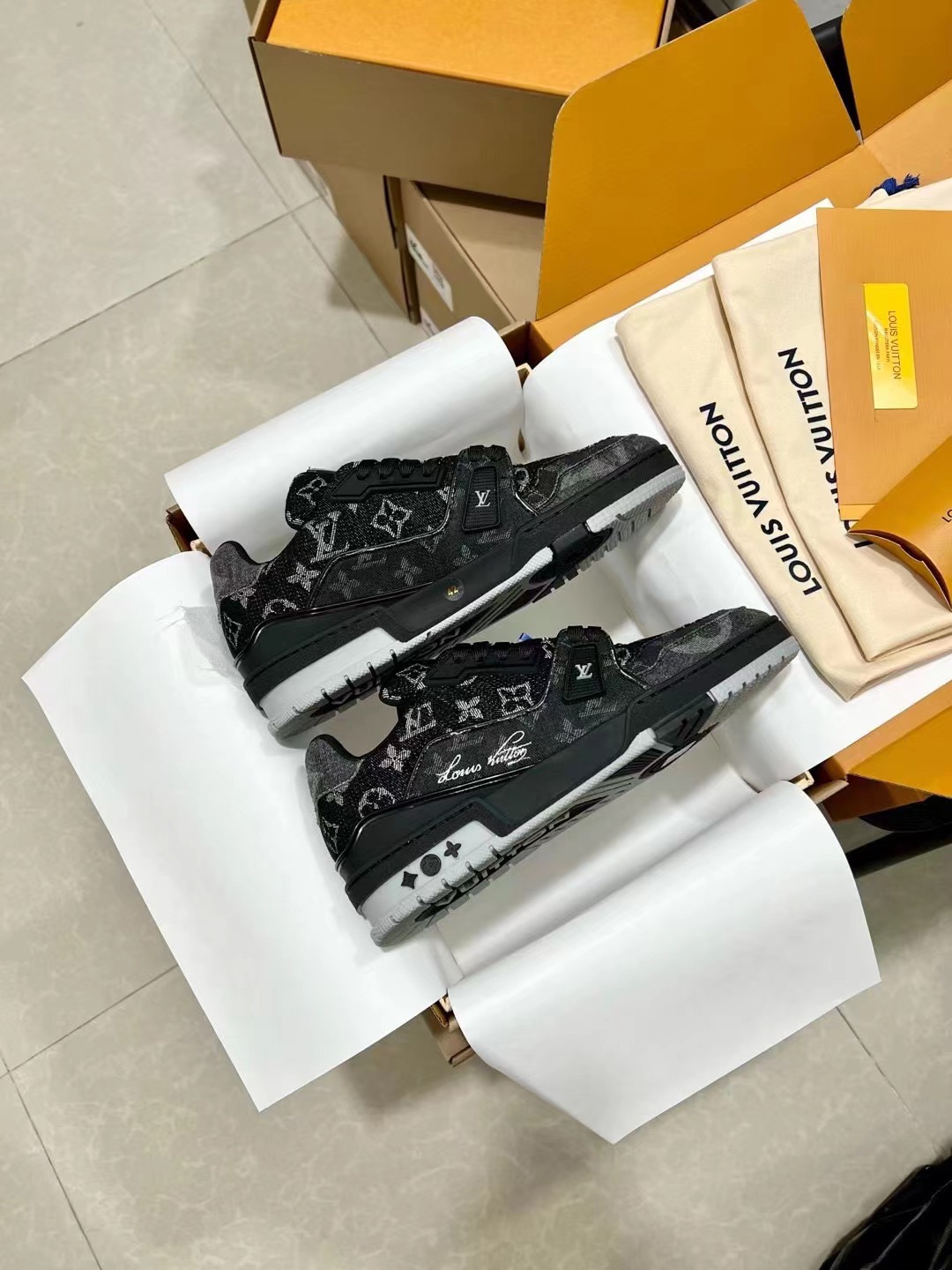 Men's shoes