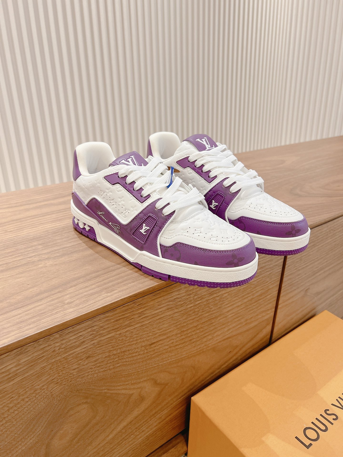 Men's shoes