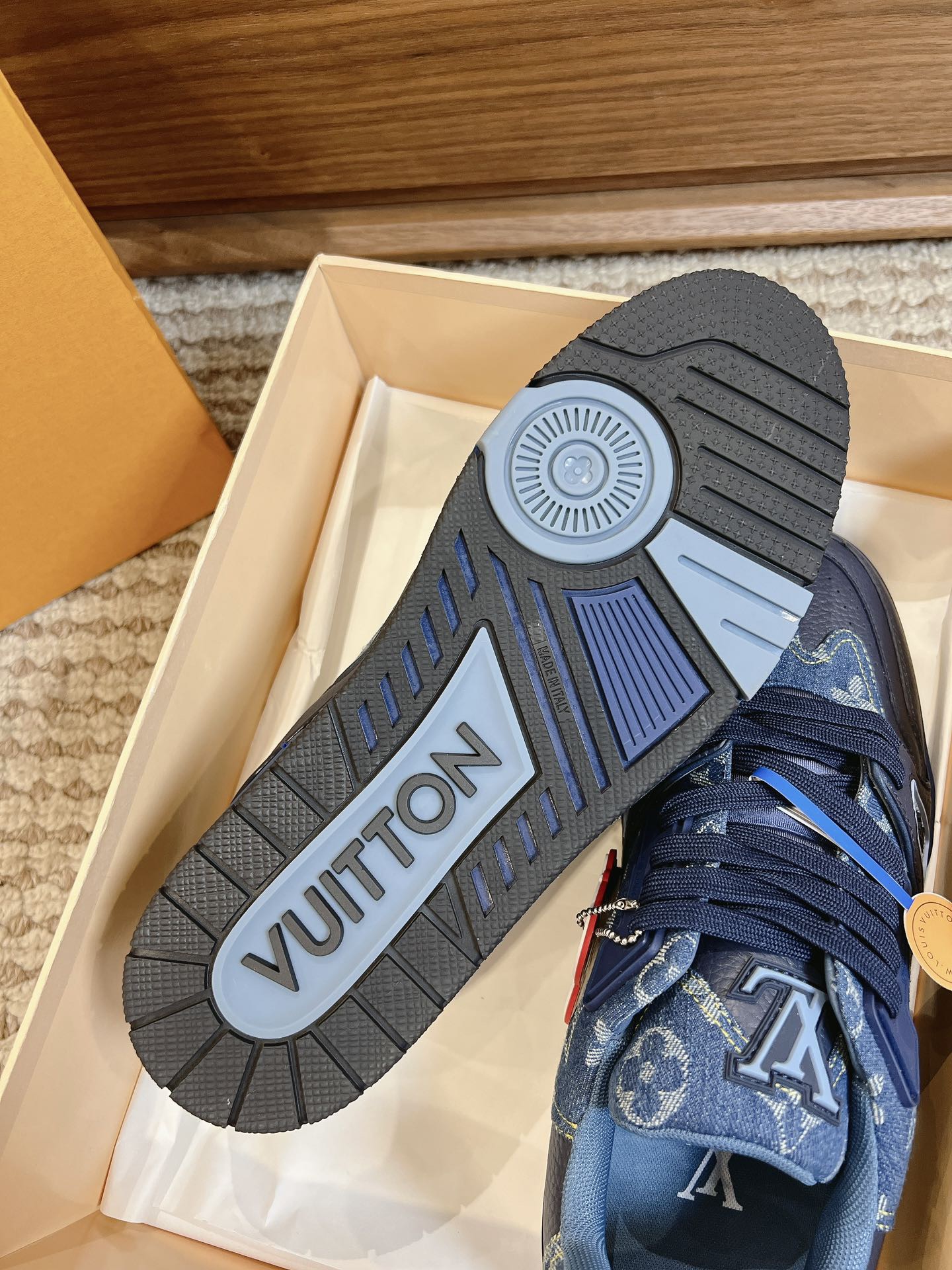 Men's shoes