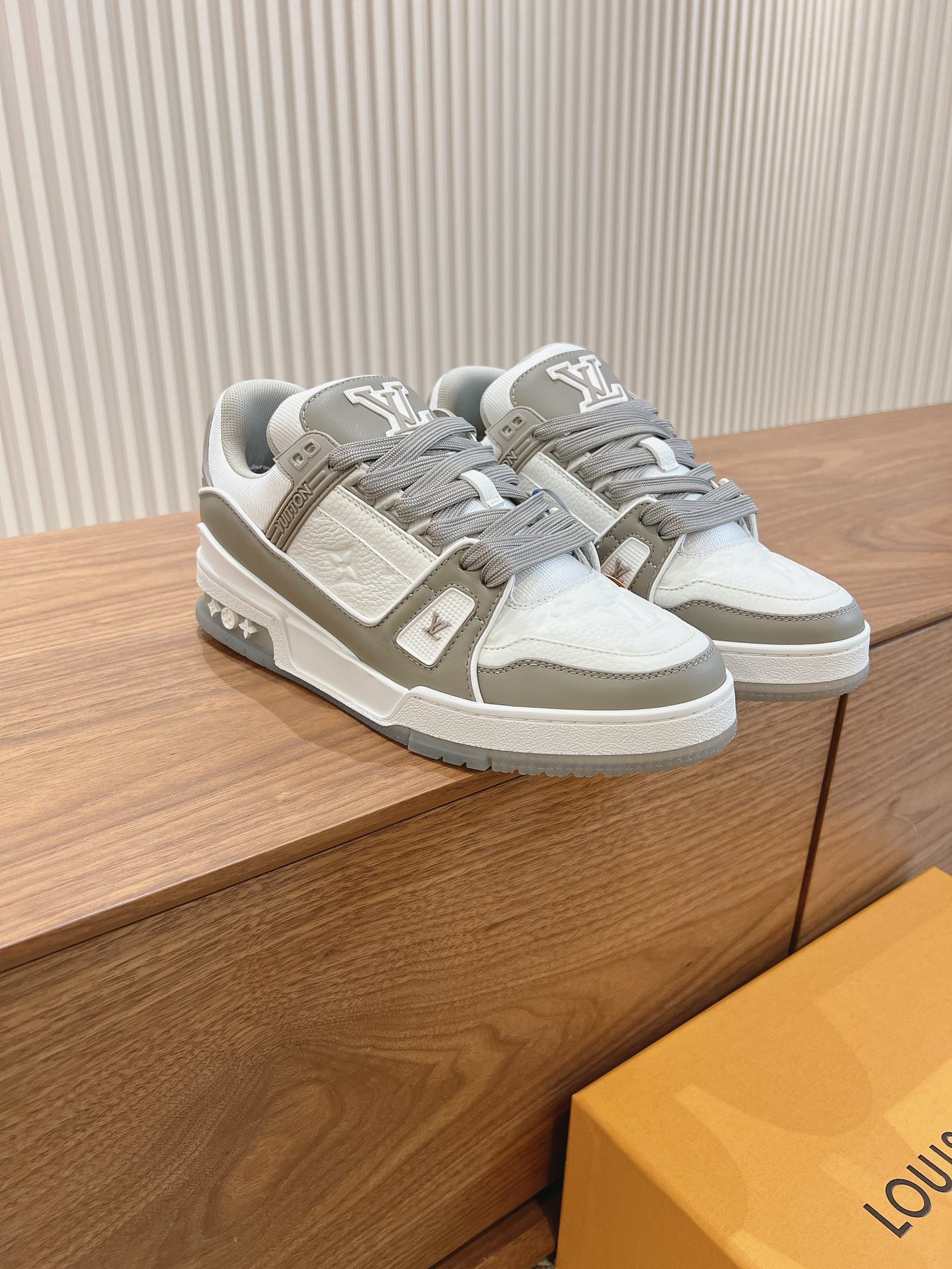 Men's shoes