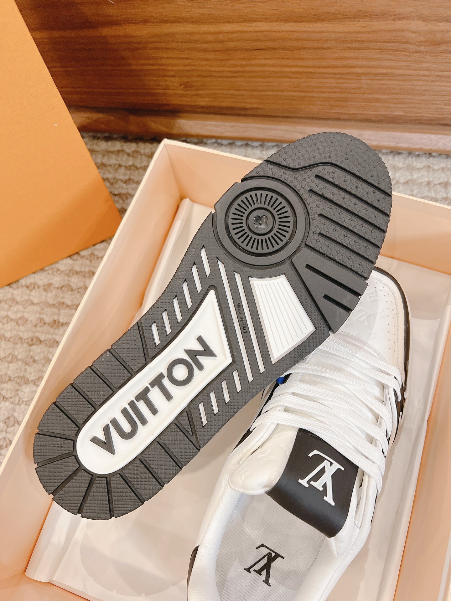 Men's shoes