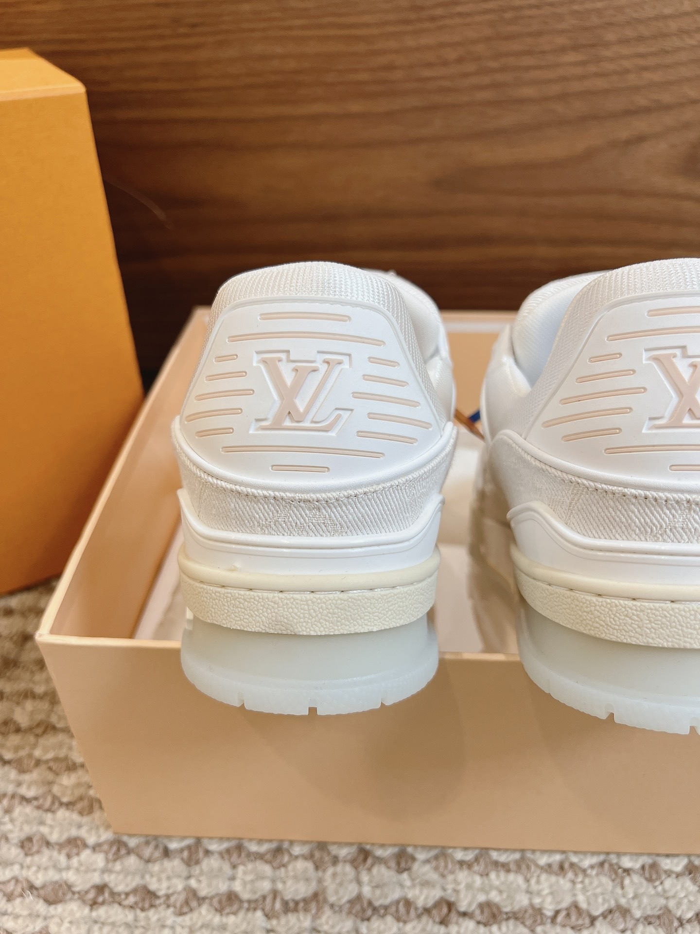 Men's shoes