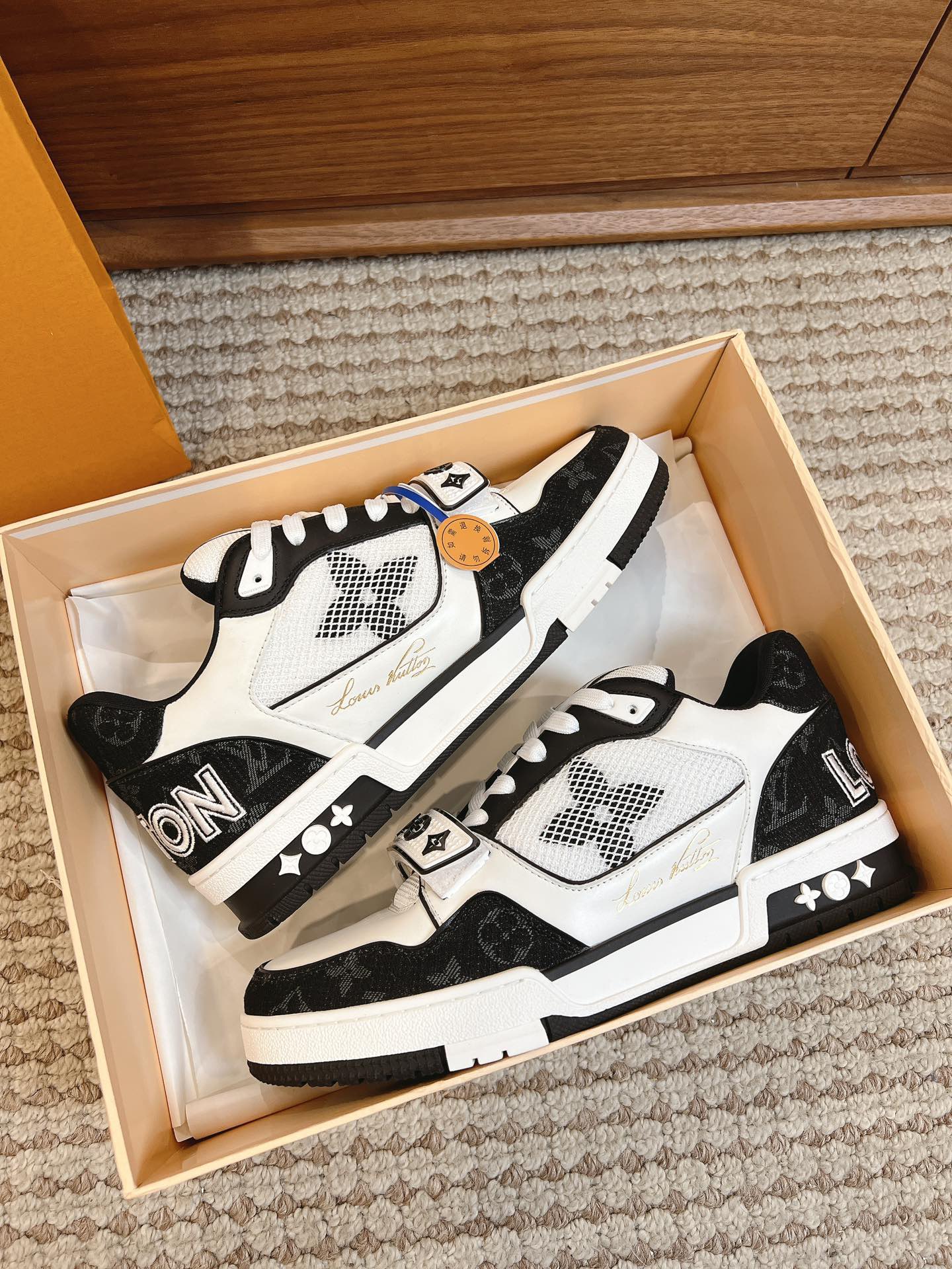 Men's shoes