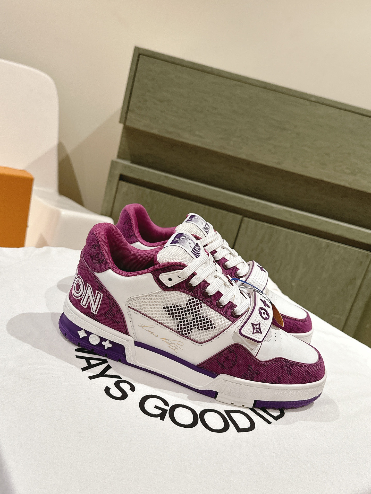 Men's shoes
