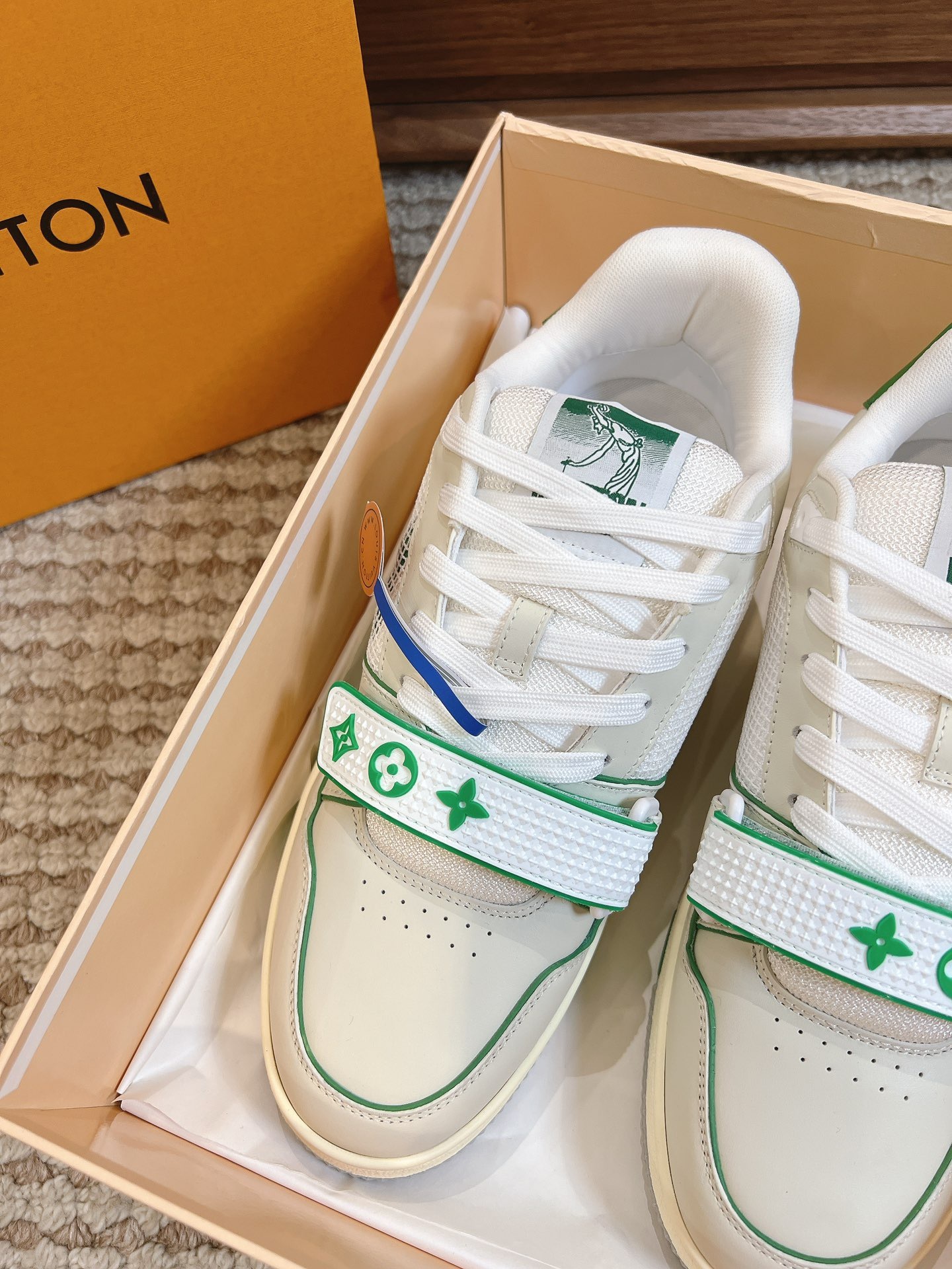 Men's shoes