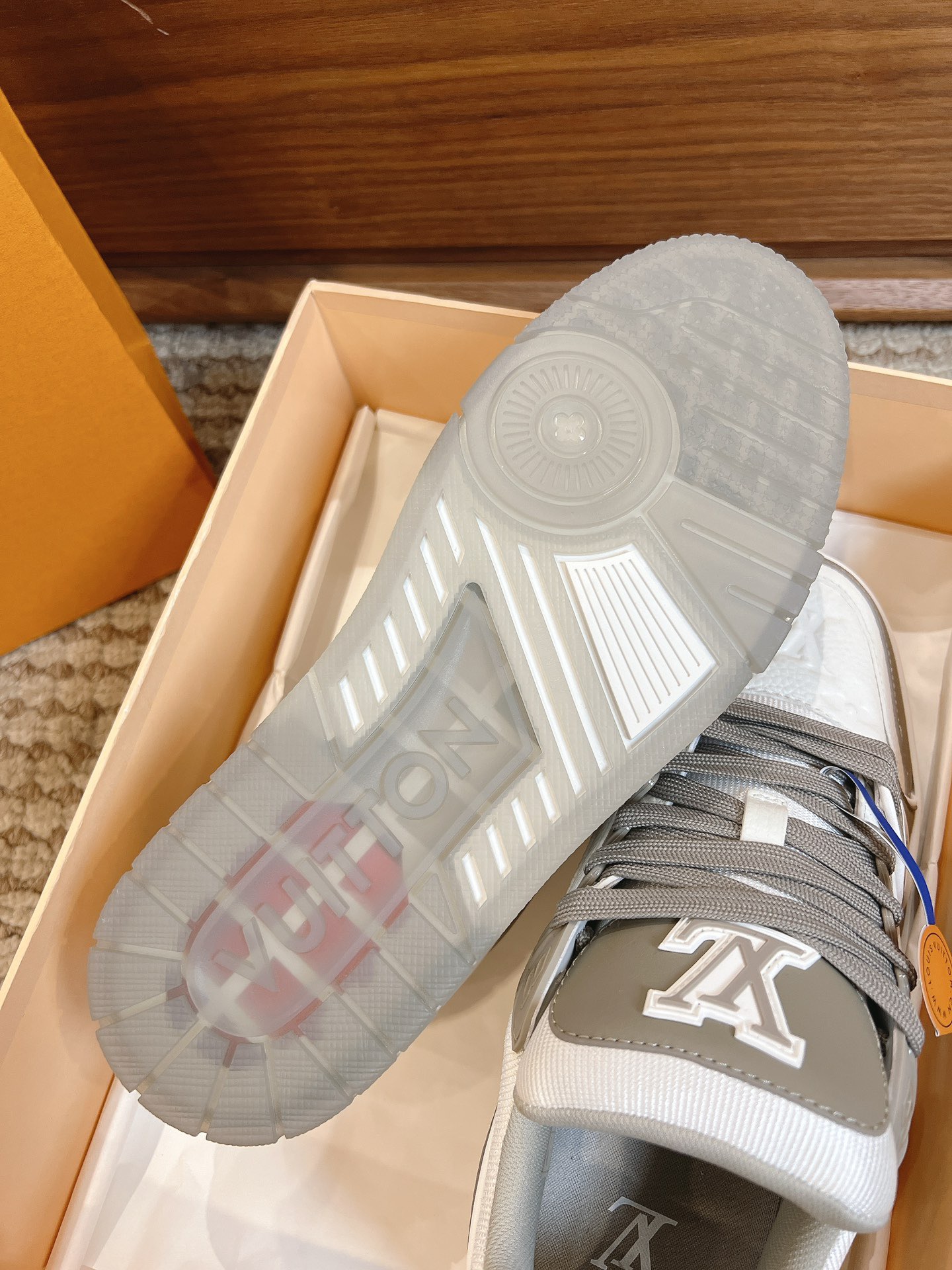 Men's shoes