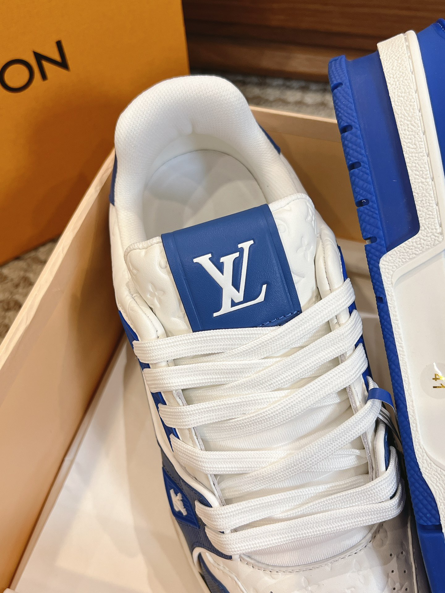 Men's shoes