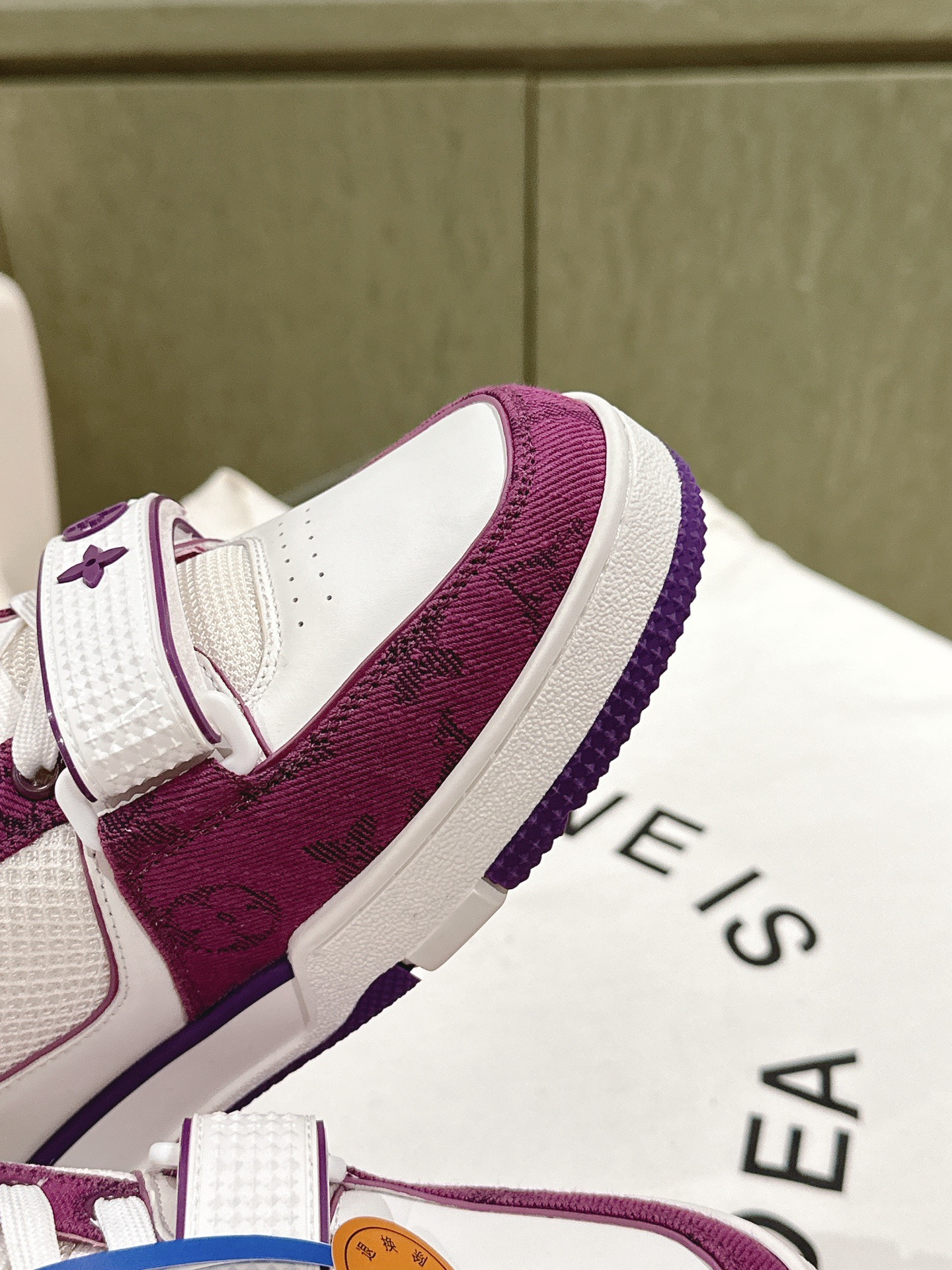 Men's shoes