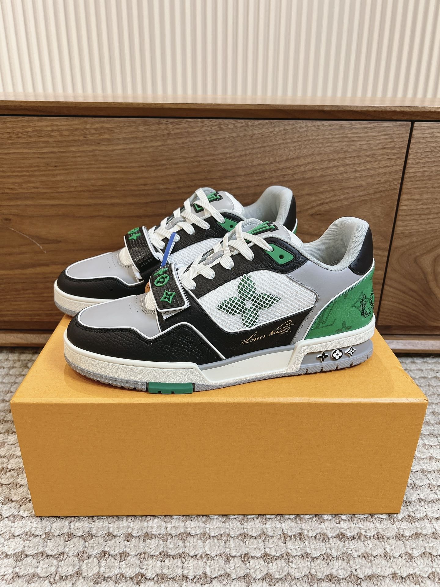 Men's shoes