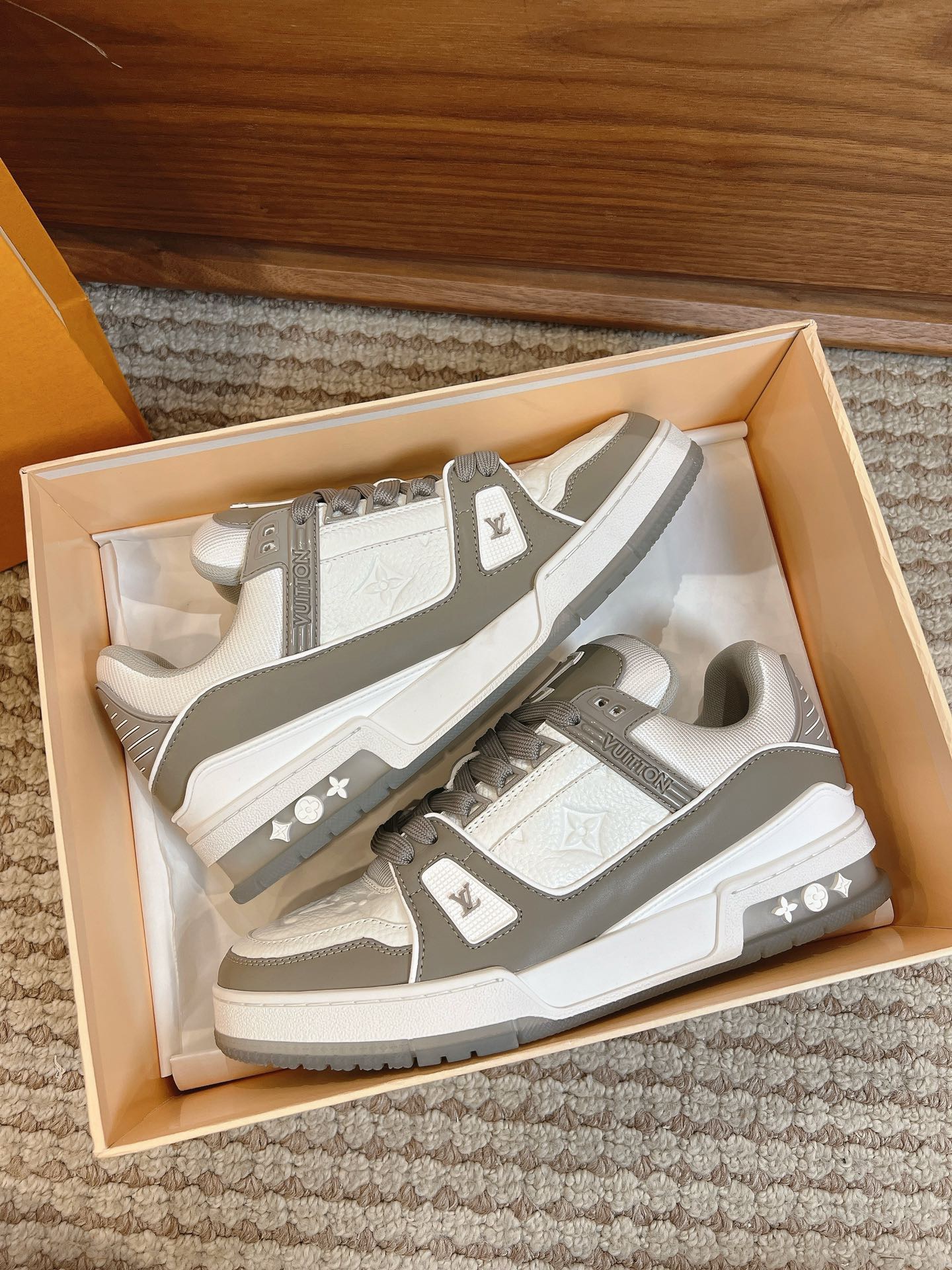 Men's shoes