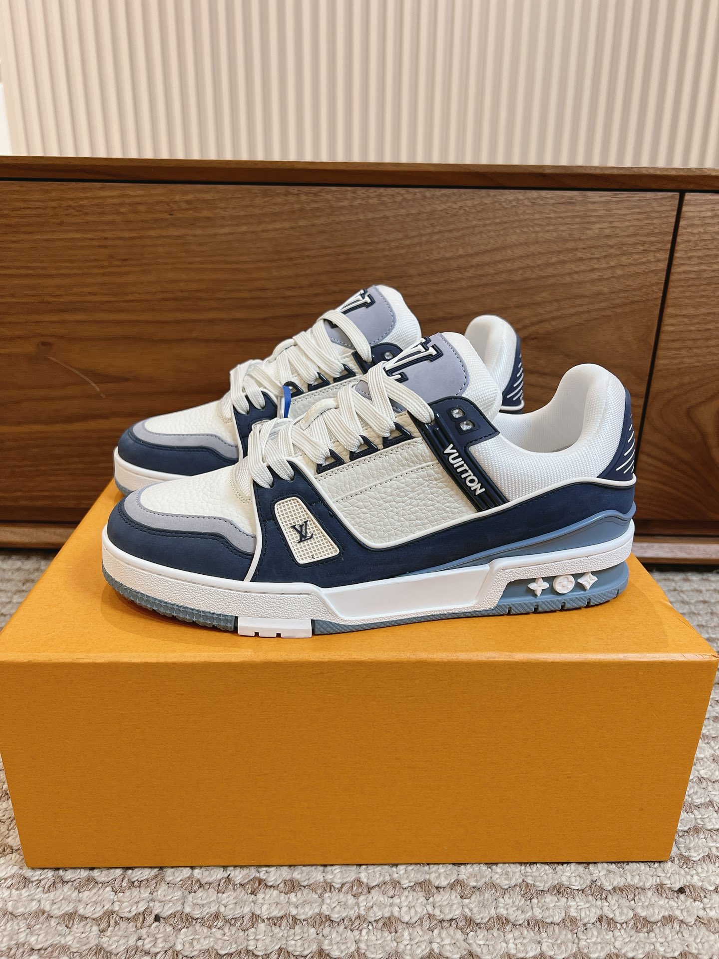 Men's shoes