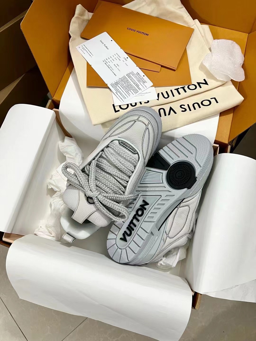 Men's shoes