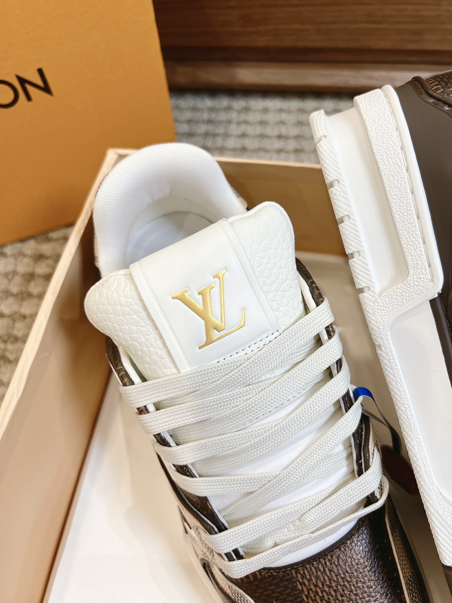 Men's shoes