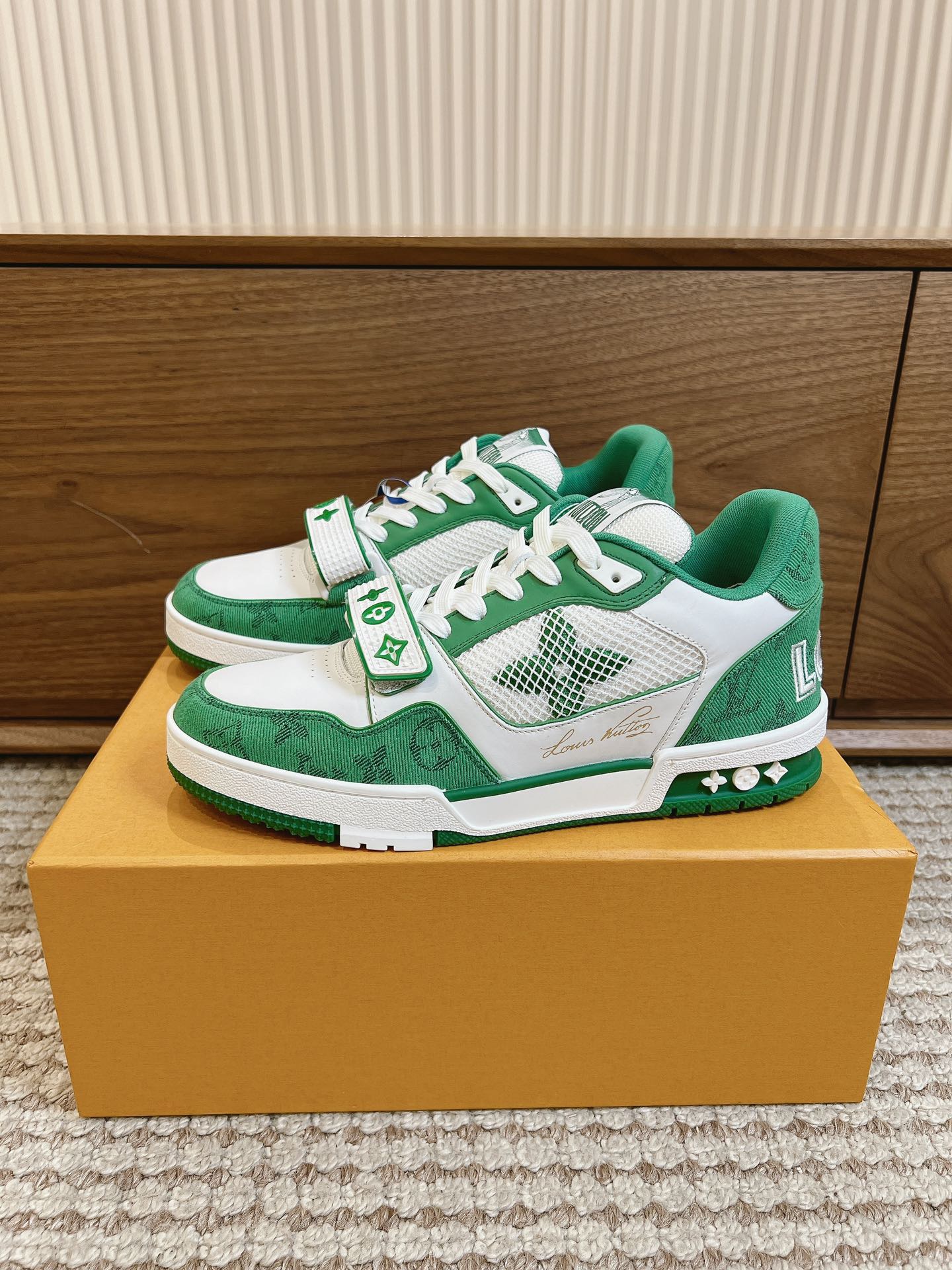 Men's shoes