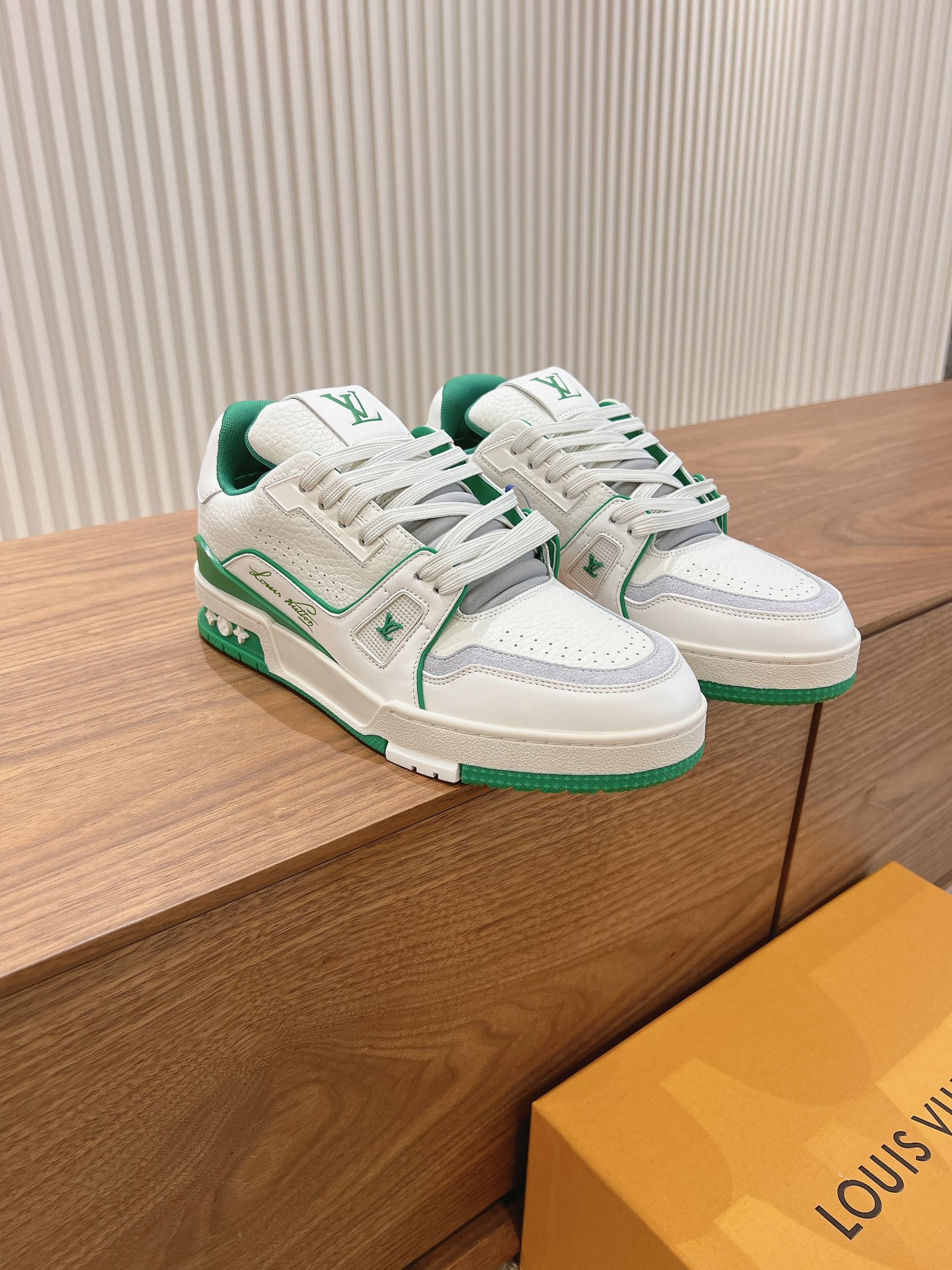 Men's shoes
