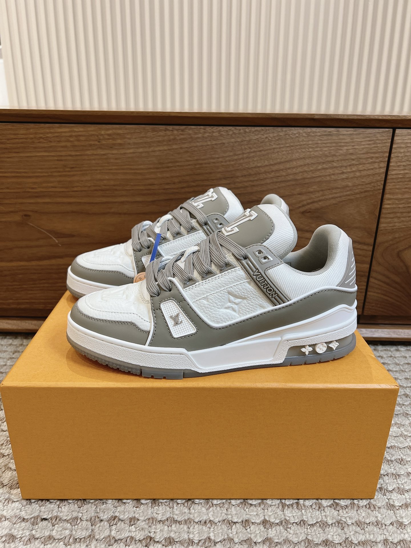 Men's shoes