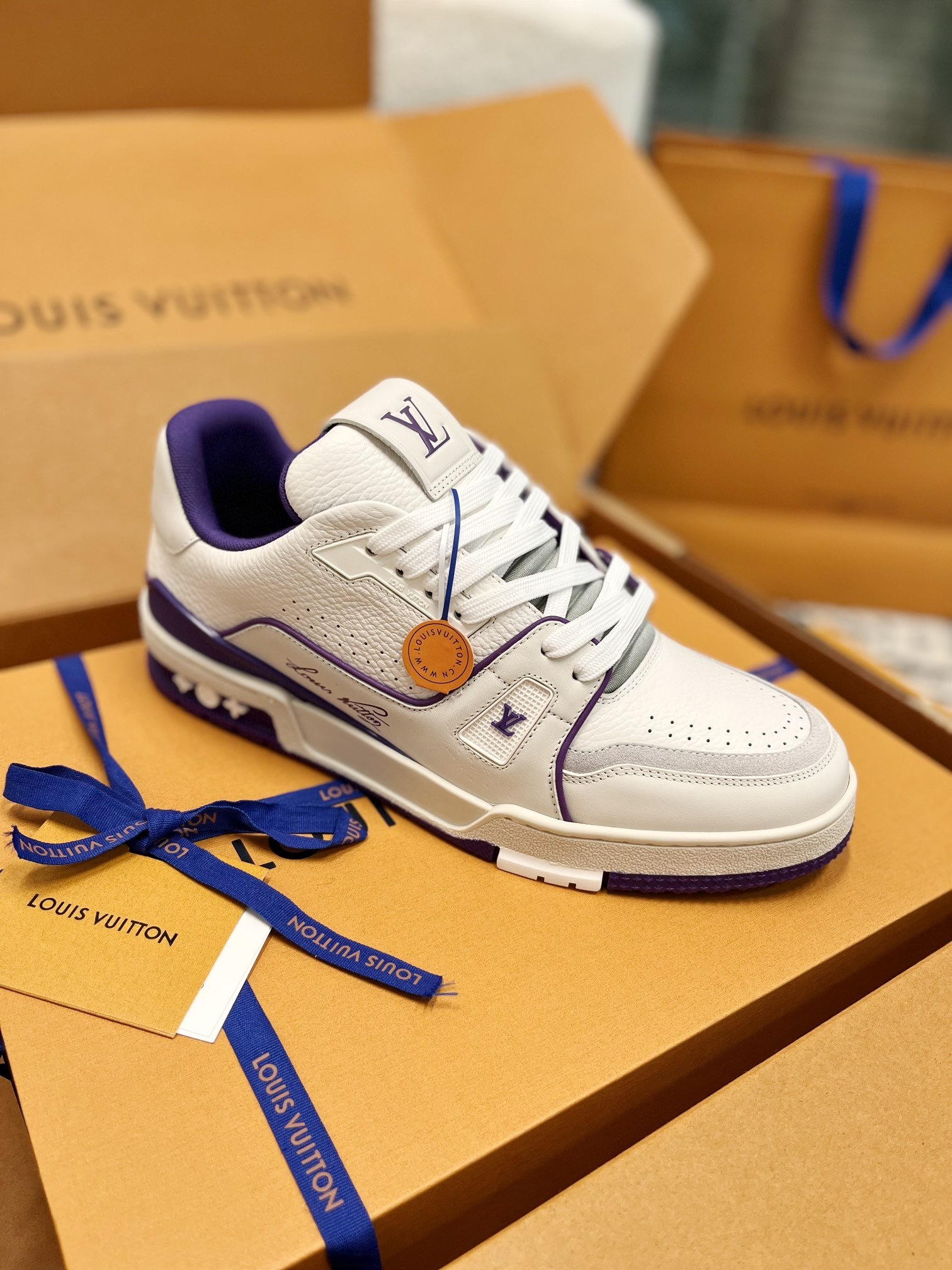 Men's shoes
