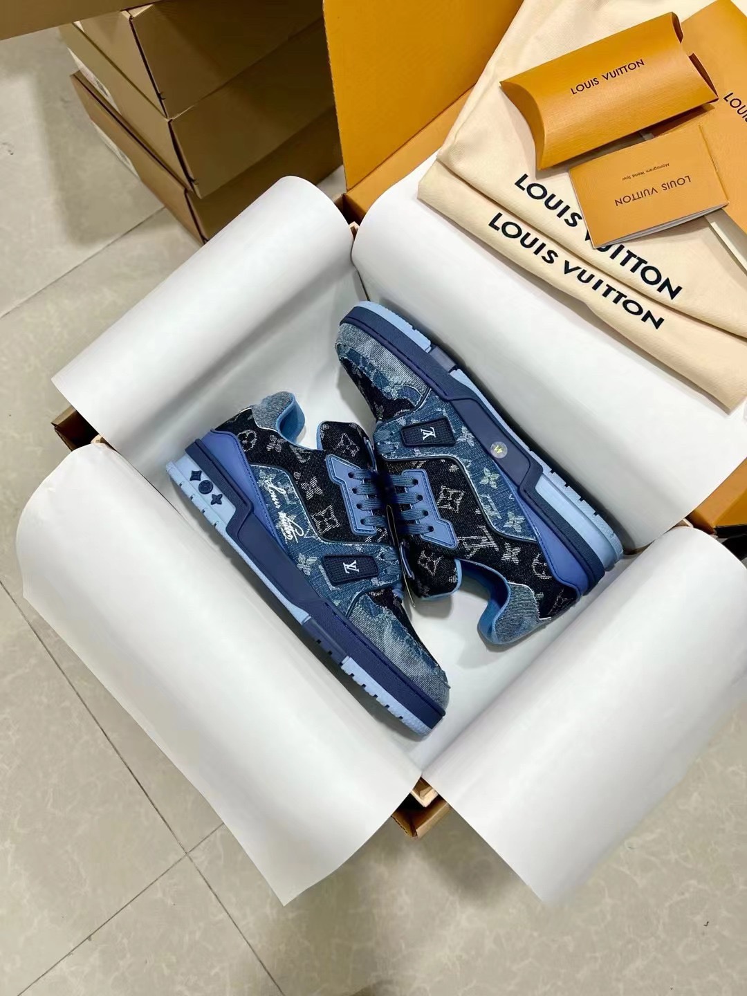 Men's shoes