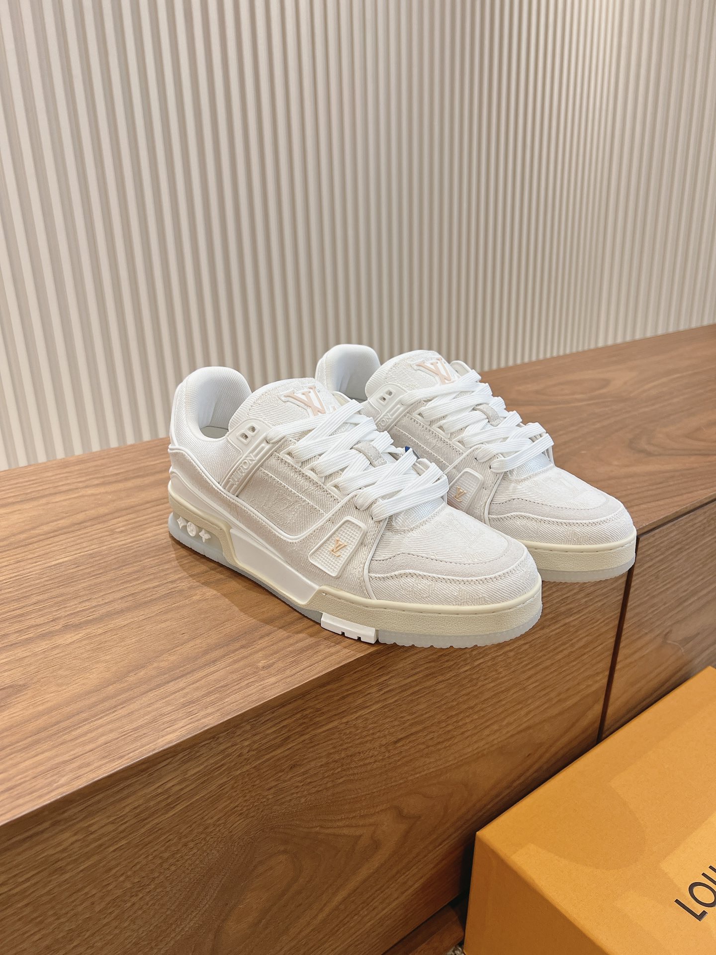 Men's shoes