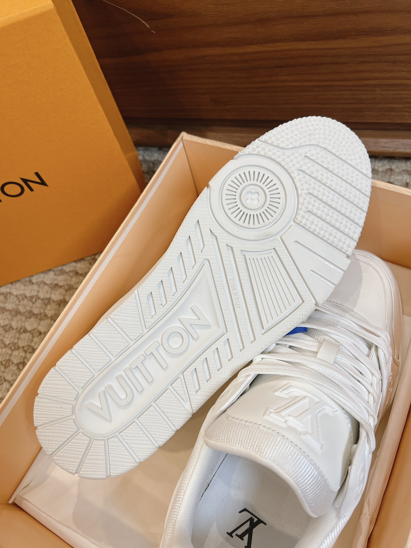 Men's shoes