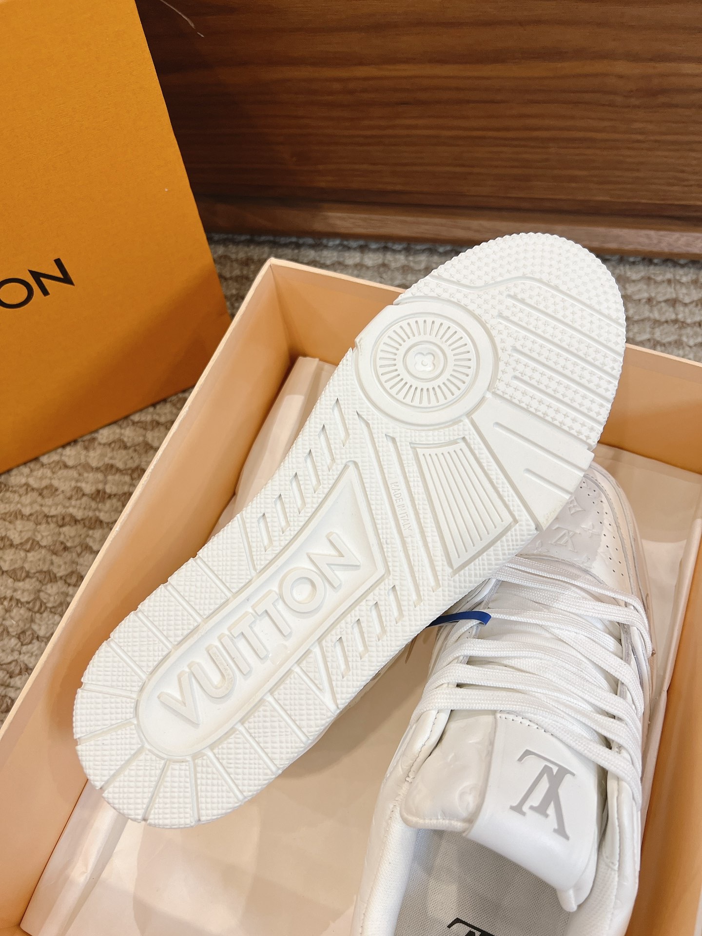 Men's shoes
