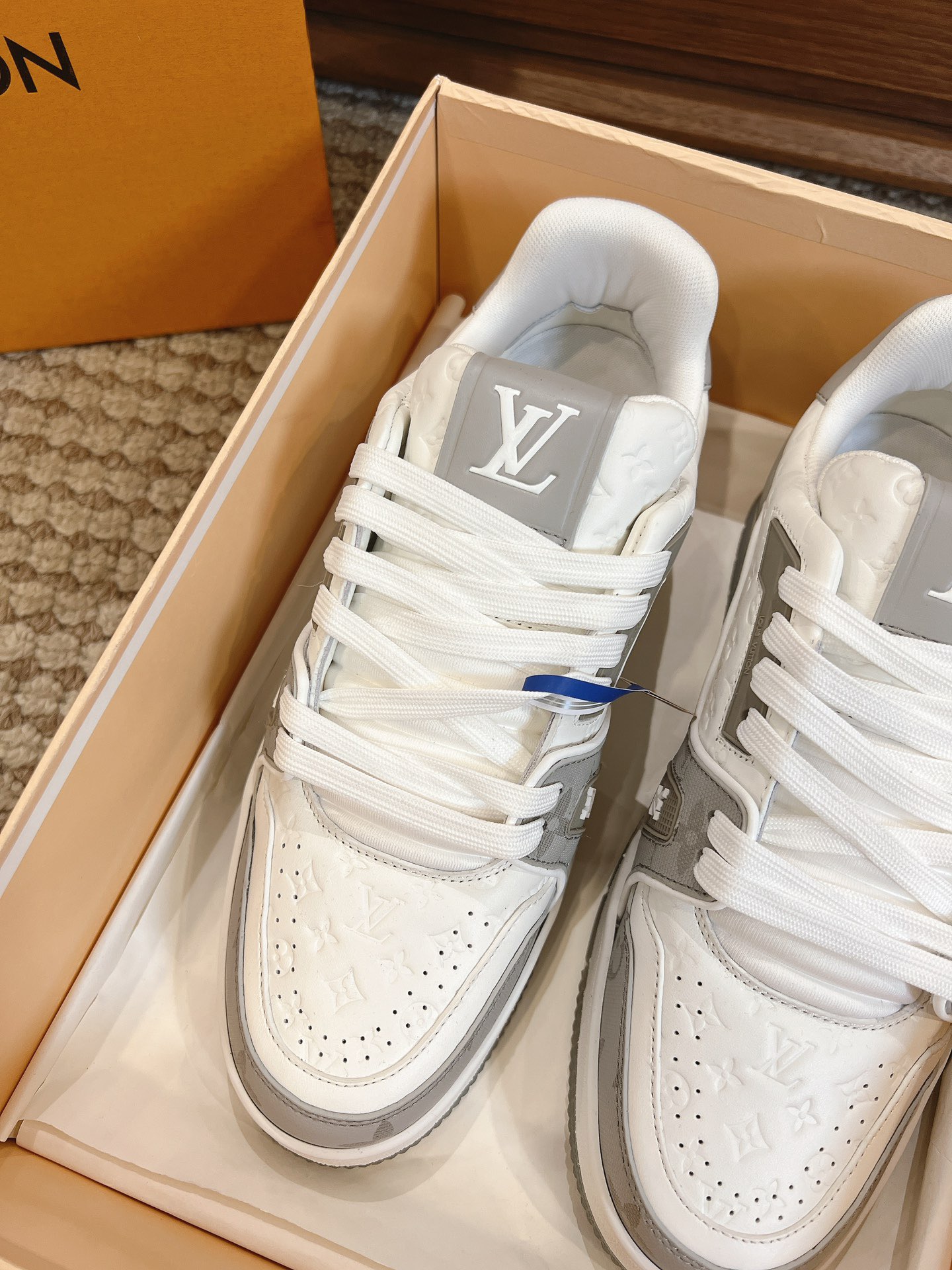 Men's shoes