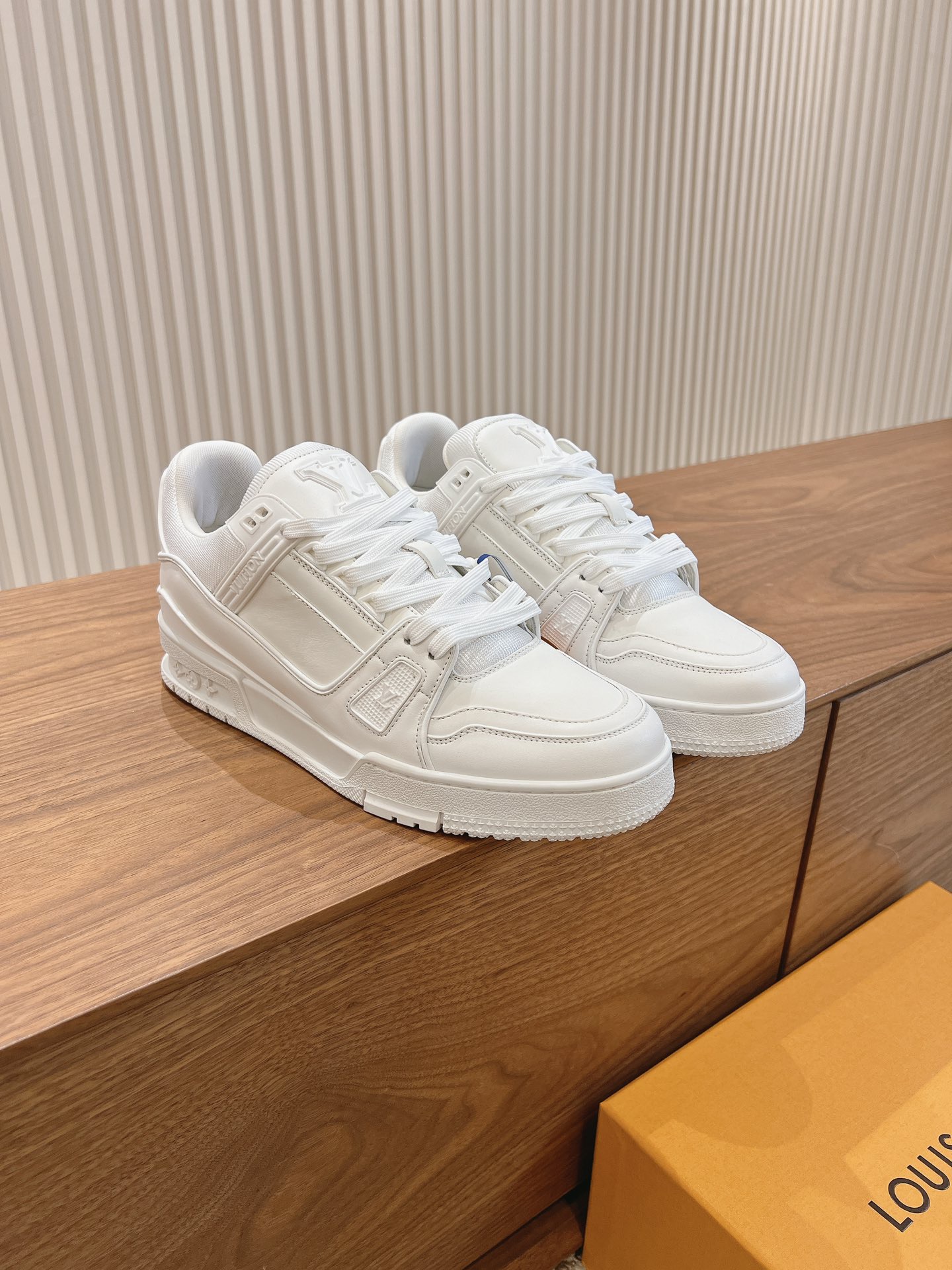 Men's shoes